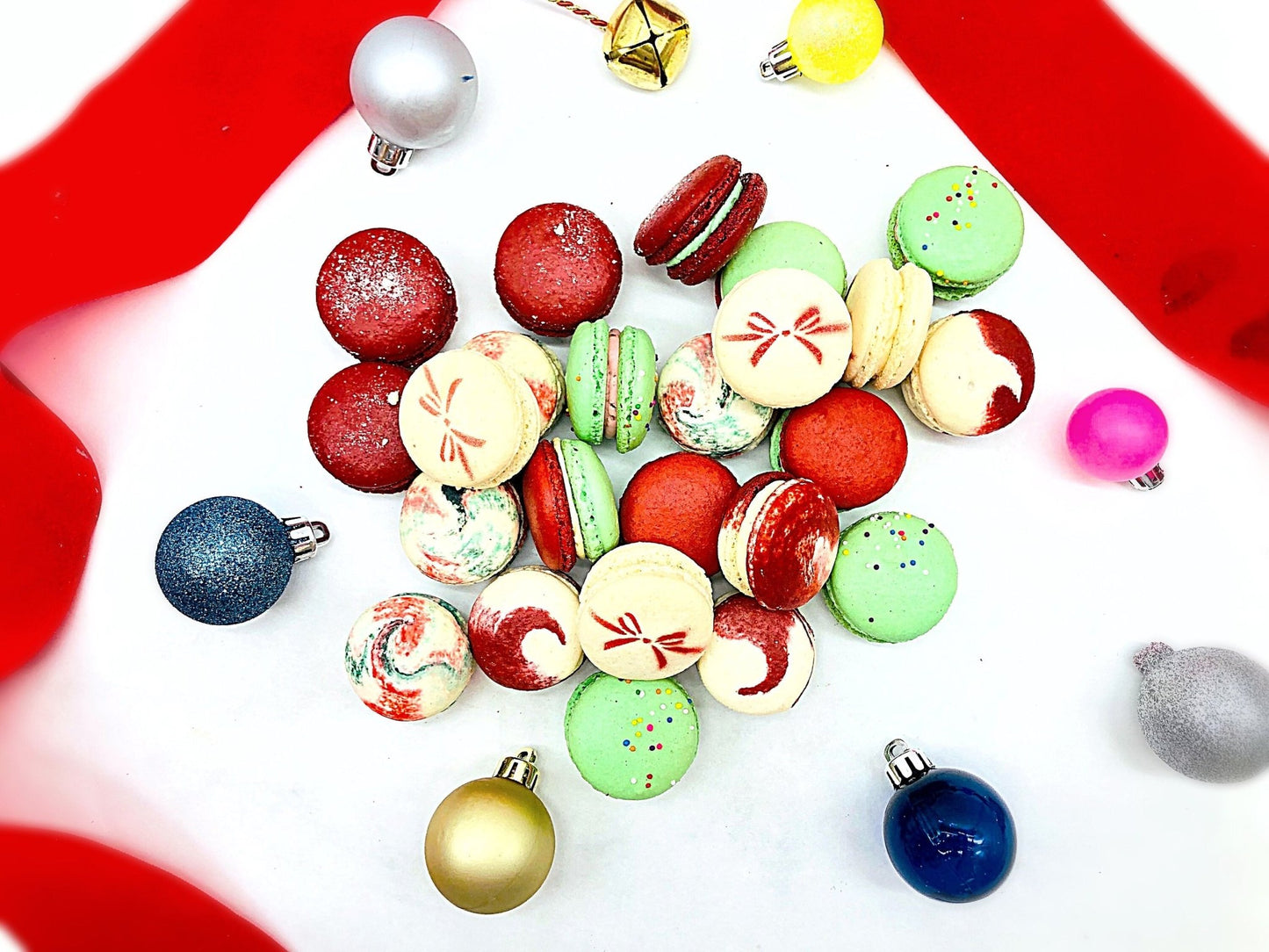 24 Pack Assorted Macaron, The Christmas Set | Great for any party, celebration. - Macaron Centrale