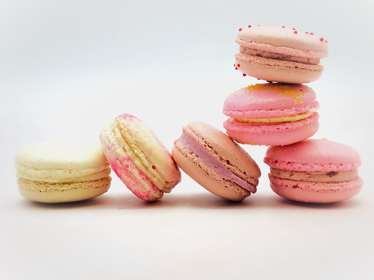 24 Pack Assorted Macaron, The Pink Set | Great for any party, celebration. - Macaron Centrale