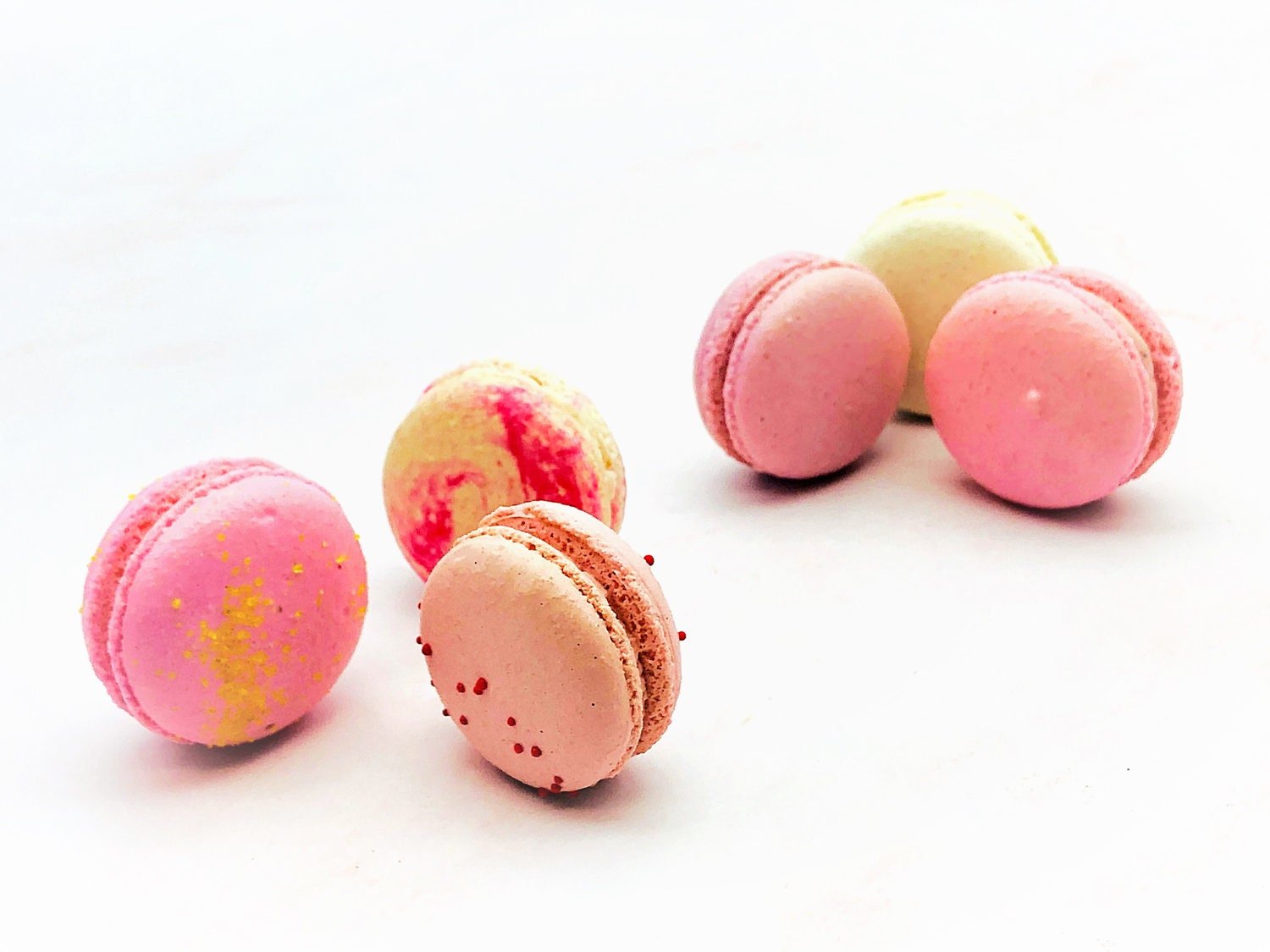 24 Pack Assorted Macaron, The Pink Set | Great for any party, celebration. - Macaron Centrale