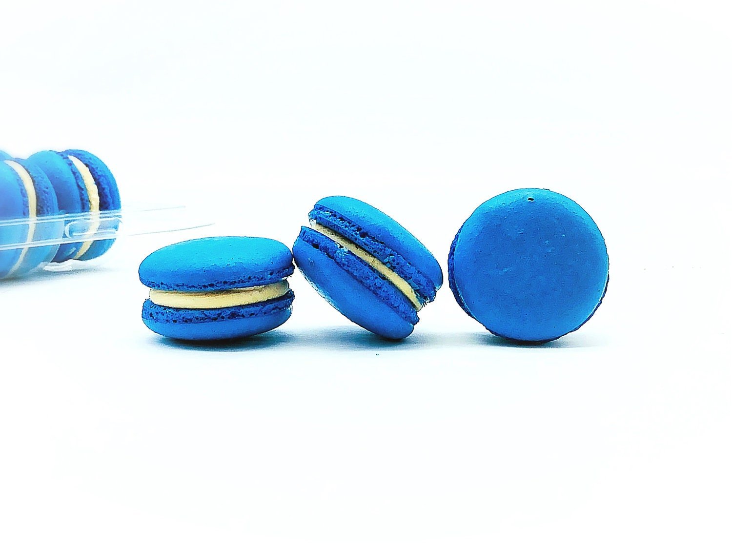 50 Pack Blue Caramel French Macaron Value Pack - Macaron Centrale