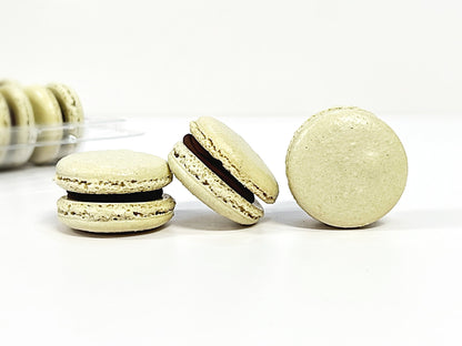 50 Pack Chocolate and Blackcurrant French Macaron Value Pack - Macaron Centrale