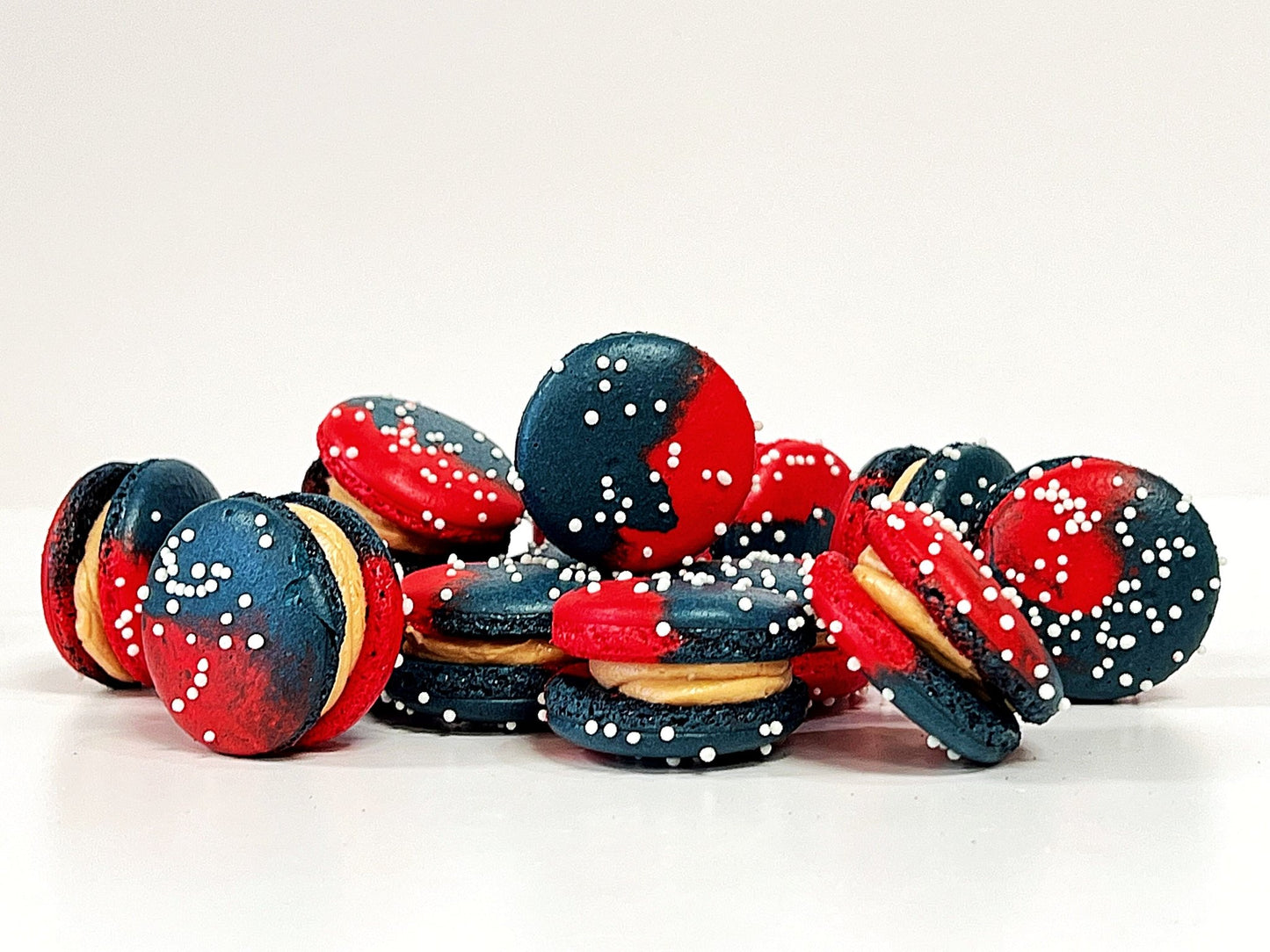 50 Pack Patriotic Caramel | Red, Navy Blue & White - Macaron Centrale