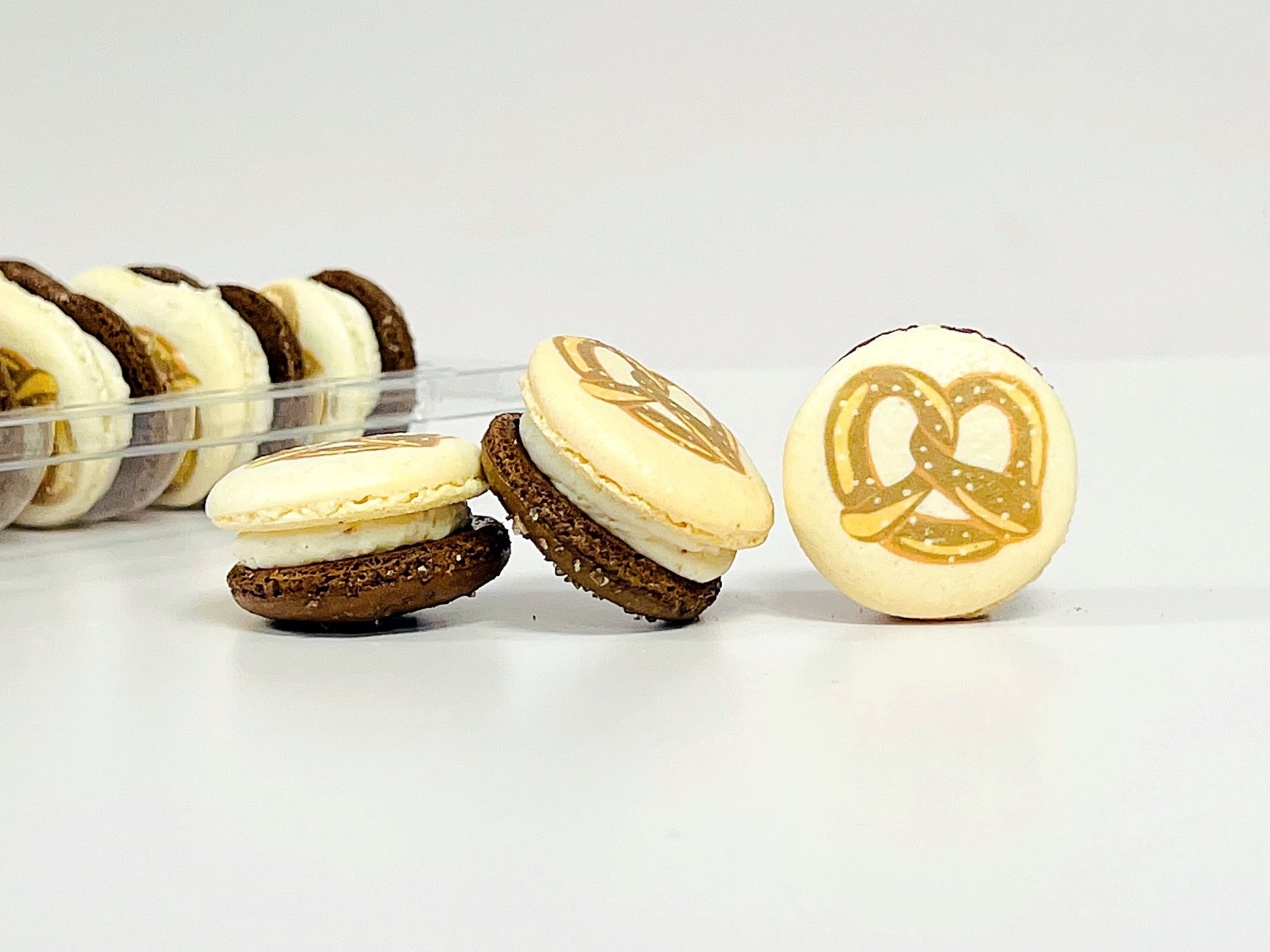 50 Pack Pretzel Cream Macaron - Macaron Centrale