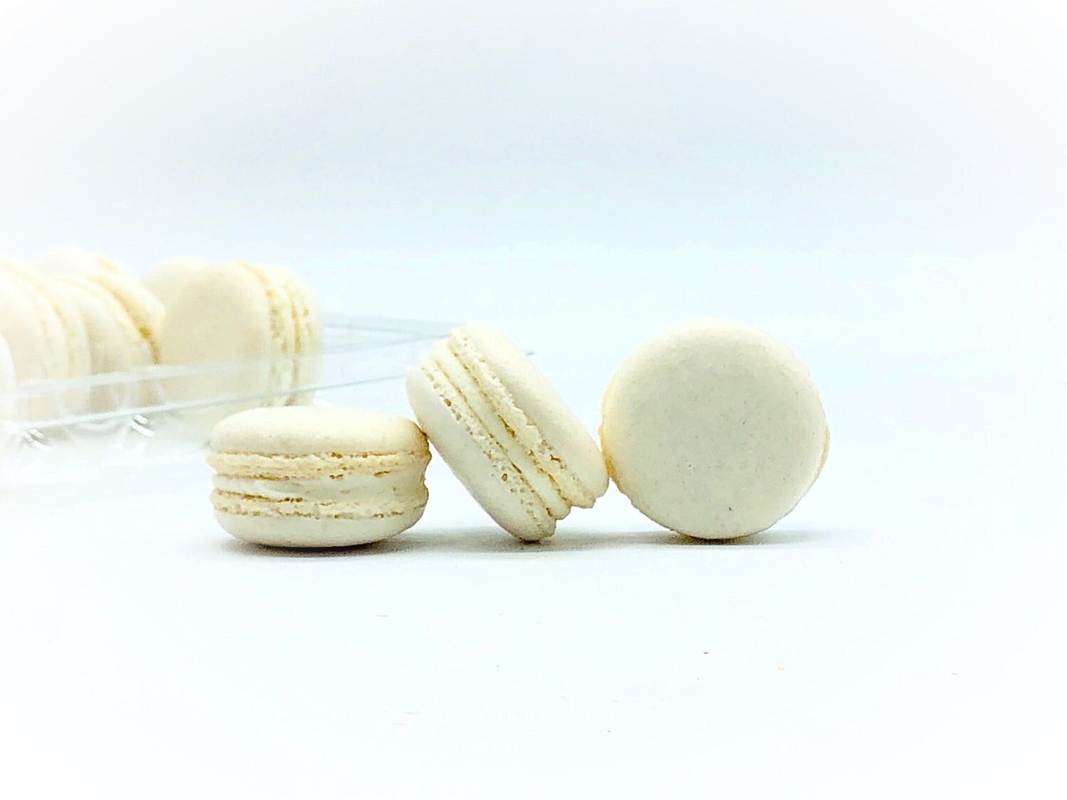 50 Pack Vanilla French Macaron Value Pack - Macaron Centrale