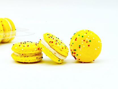 6 Caramelized Pineapple Gingerbread French Macarons - Macaron Centrale