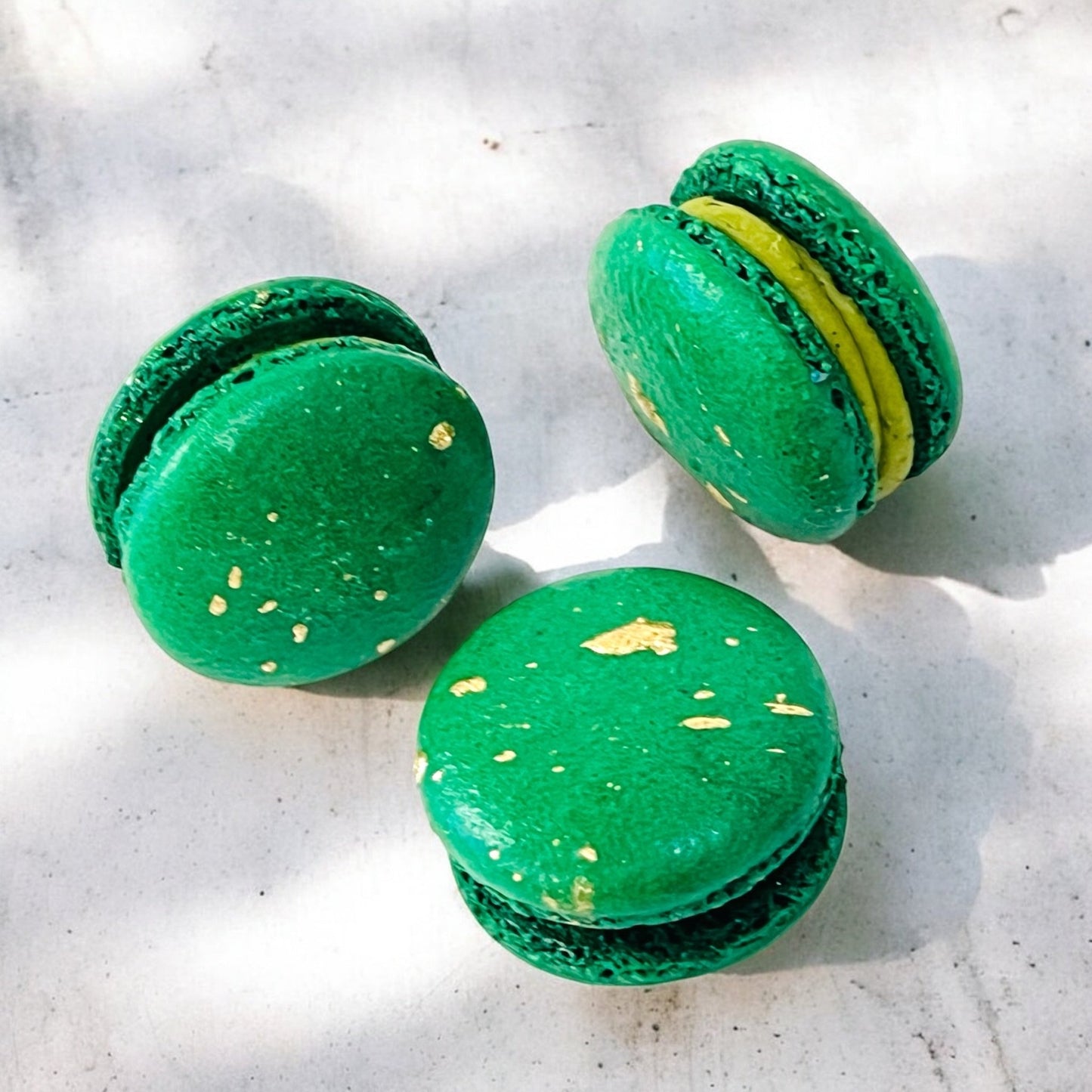 6 Golden Matcha Macarons – A Luxurious Fusion of Flavor - Macaron Centrale