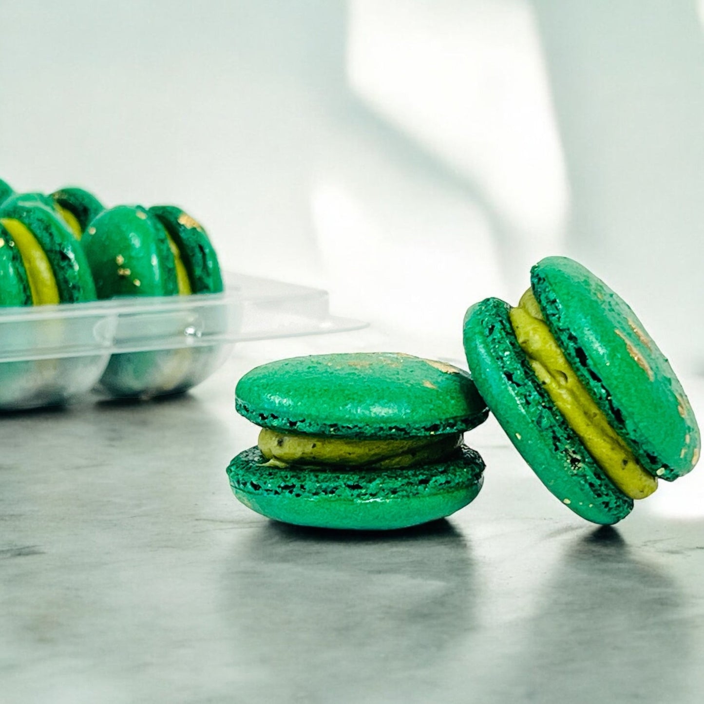 6 Golden Matcha Macarons – A Luxurious Fusion of Flavor - Macaron Centrale