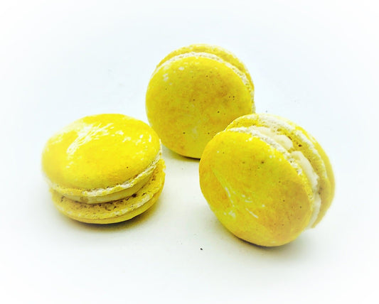 6 Pack Banana Cheesecake French Macarons | Perfect for your next celebratory events. - Macaron Centrale