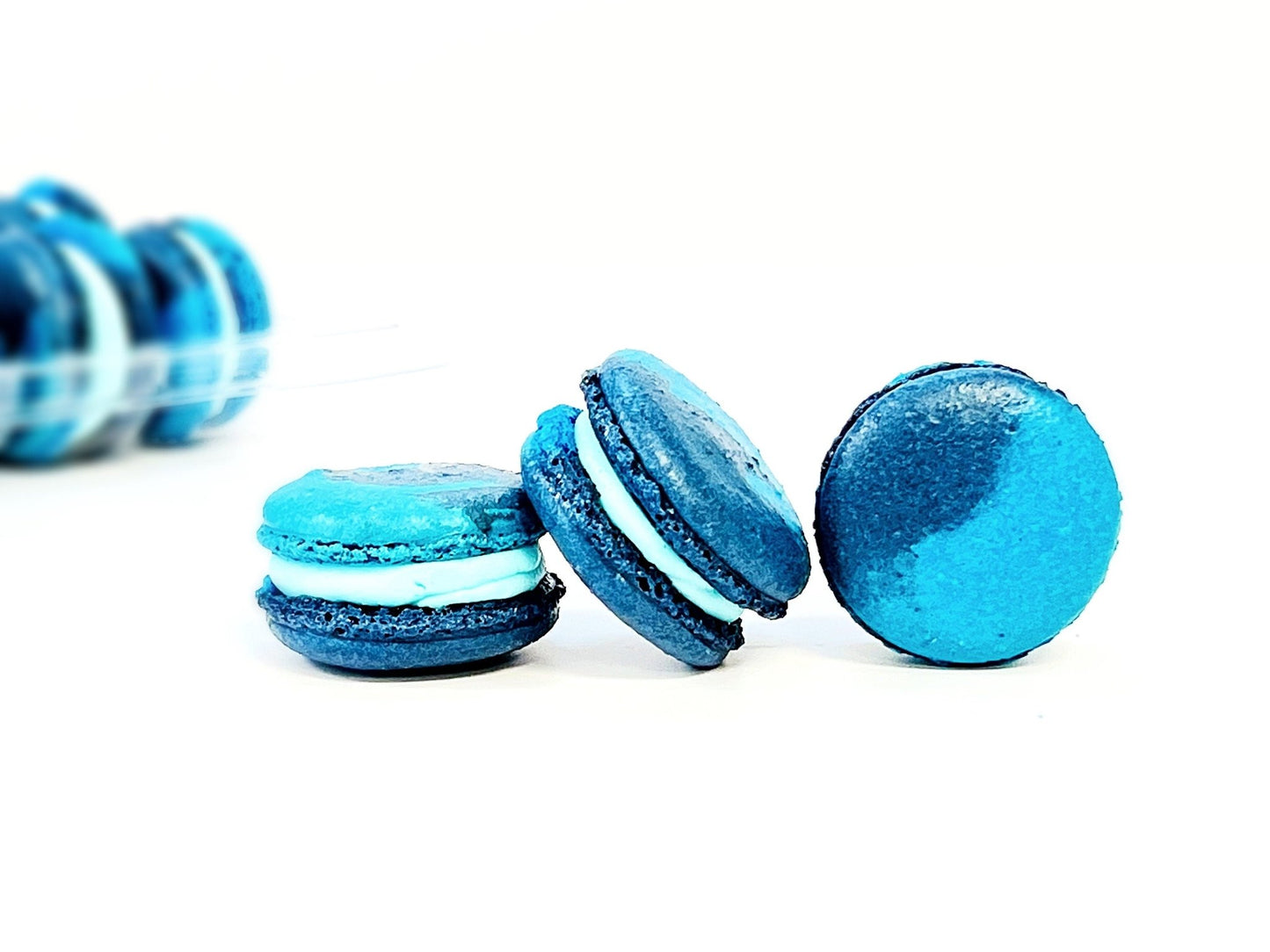 6 Pack Blue curaçao macarons | ideal for celebratory events. - Macaron Centrale