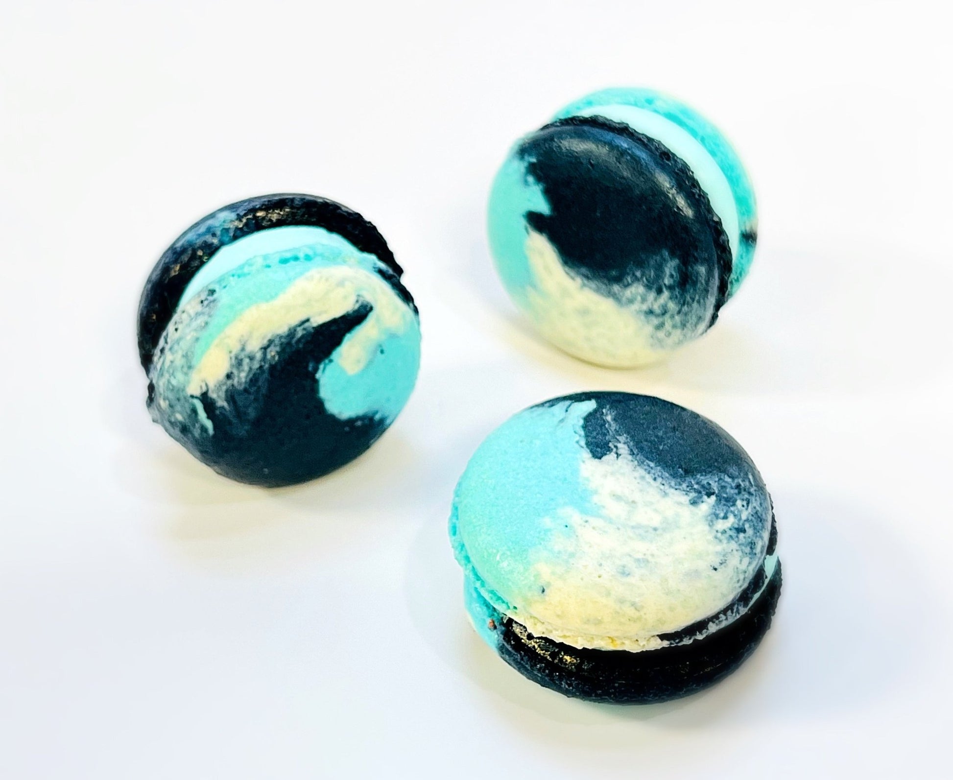 6 Pack Blue Curacao White Chocolate French Macaron - Macaron Centrale