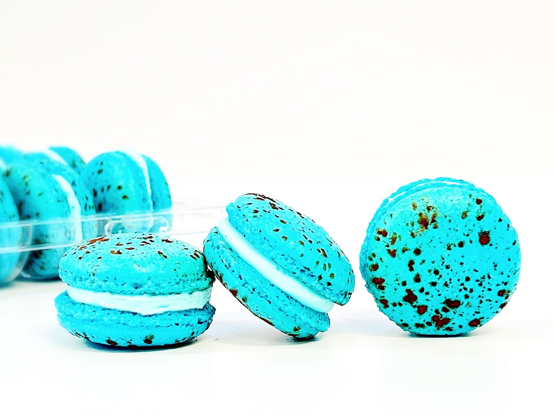 6 Pack blue raspberry and white chocolate macarons | ideal for celebratory events. - Macaron Centrale