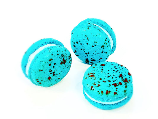 6 Pack blue raspberry and white chocolate macarons | ideal for celebratory events. - Macaron Centrale