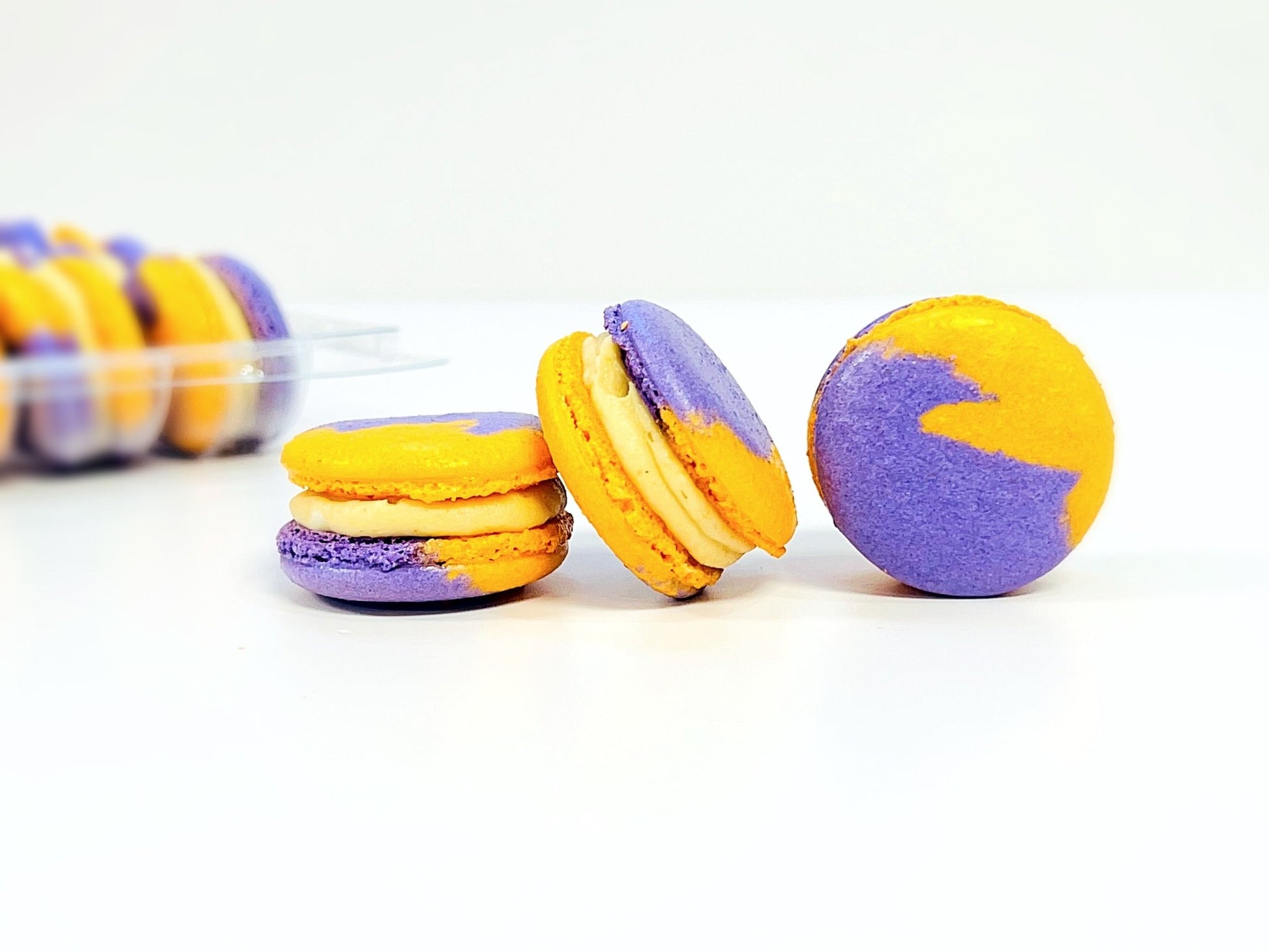 6 Pack Cashew and Dates French Macaron - Macaron Centrale