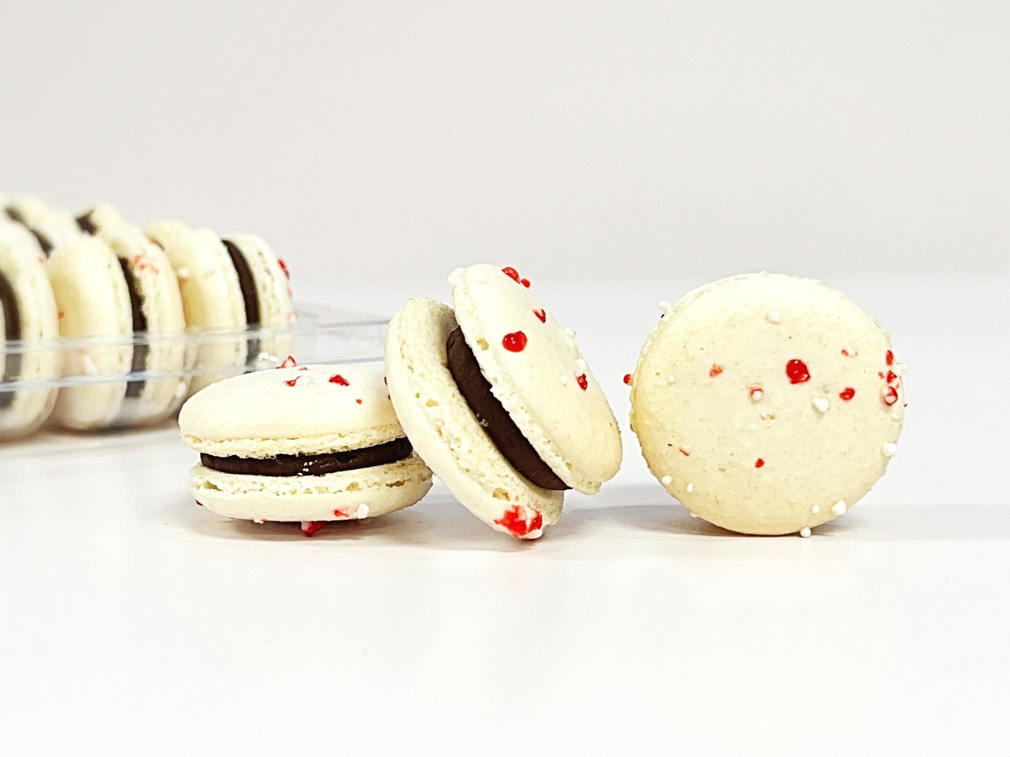 6 Pack Chocolate Peppermint Macarons - Macaron Centrale