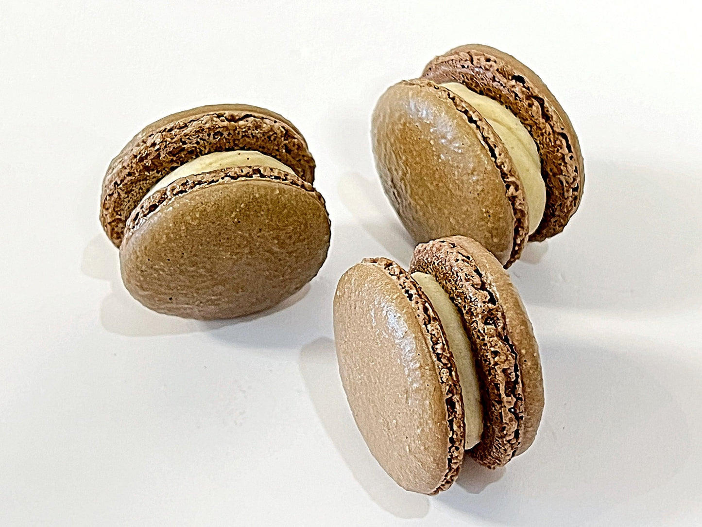 6 Pack Cinnamon Dulce French Macarons - Macaron Centrale