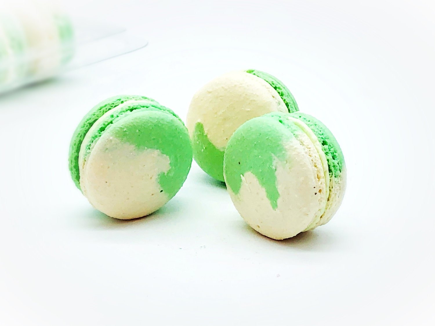 6 Pack green tea latte macarons | Perfect for your next celebratory event. - Macaron Centrale