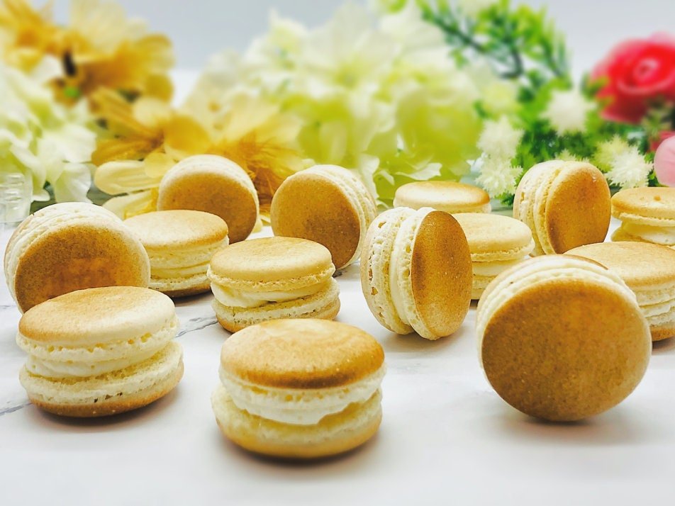 6 Pack Longkong French Macarons | Perfect for your next celebratory events. - Macaron Centrale