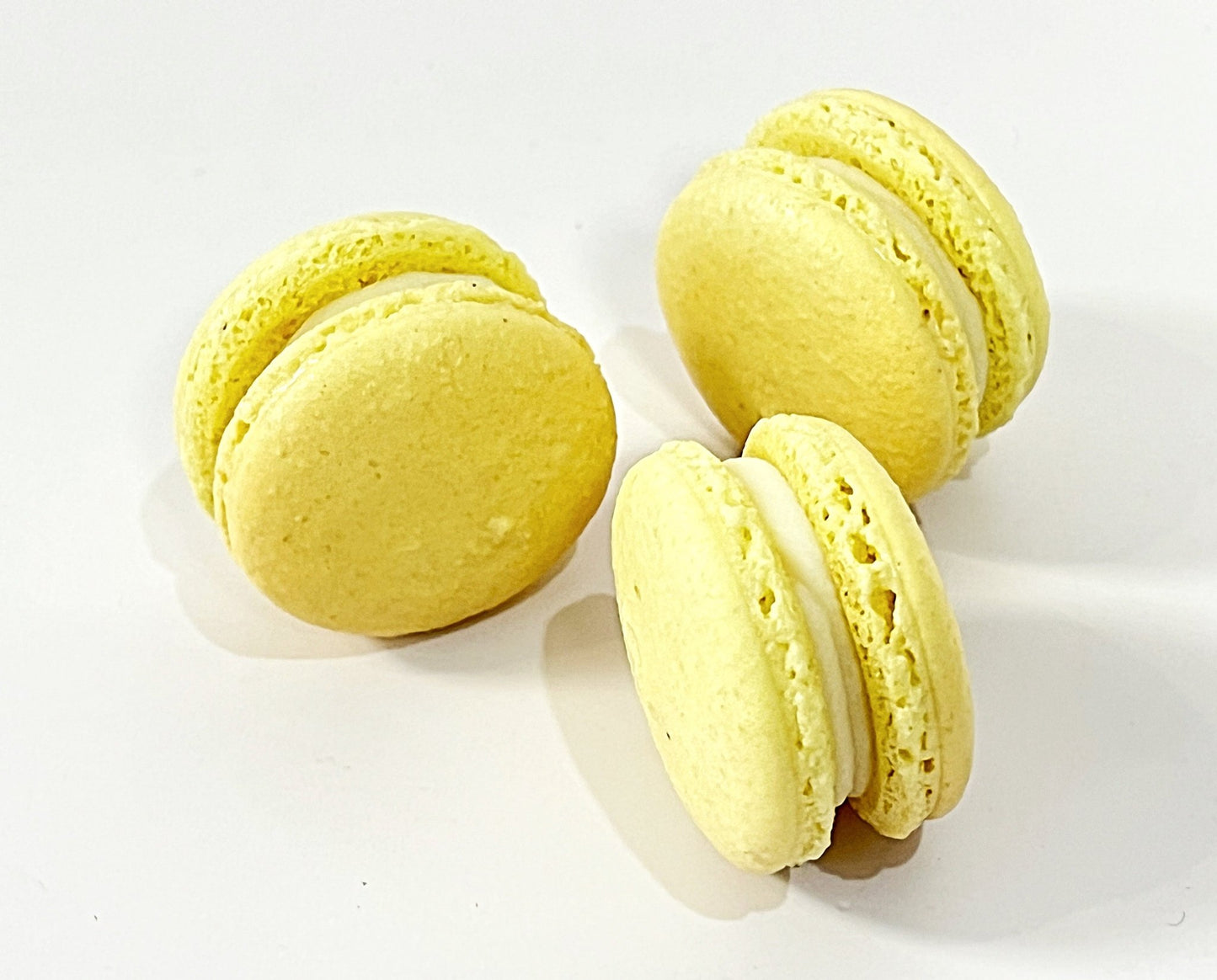 6 Pack Pineapple Caramel French macarons - Macaron Centrale