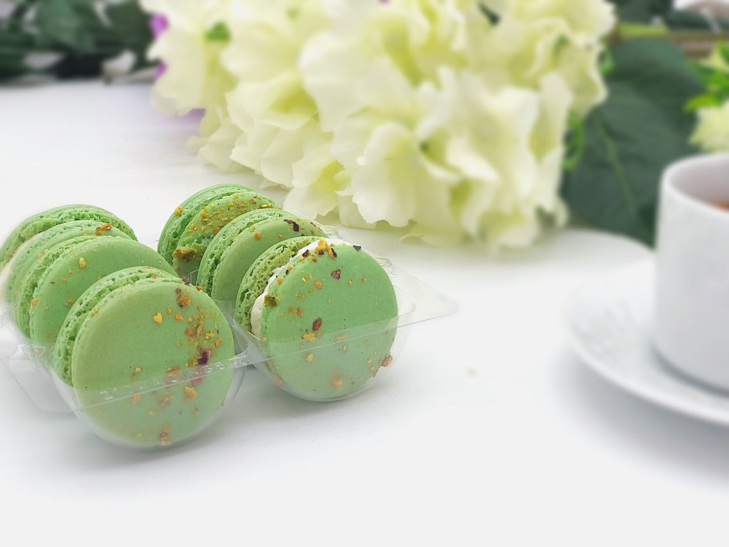 6 Pack pistachio French macarons - Macaron Centrale