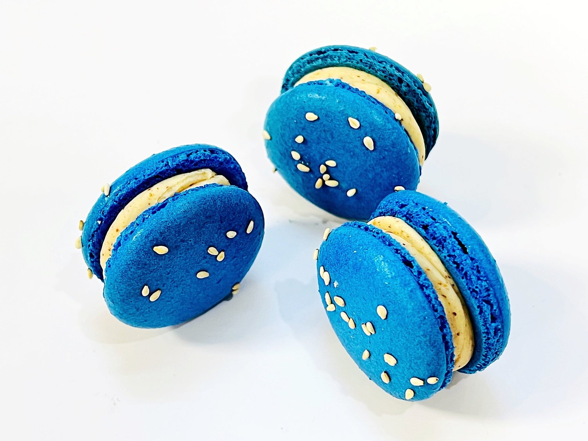 6 Pack Sesame and Roasted Almond French Macaron - Macaron Centrale