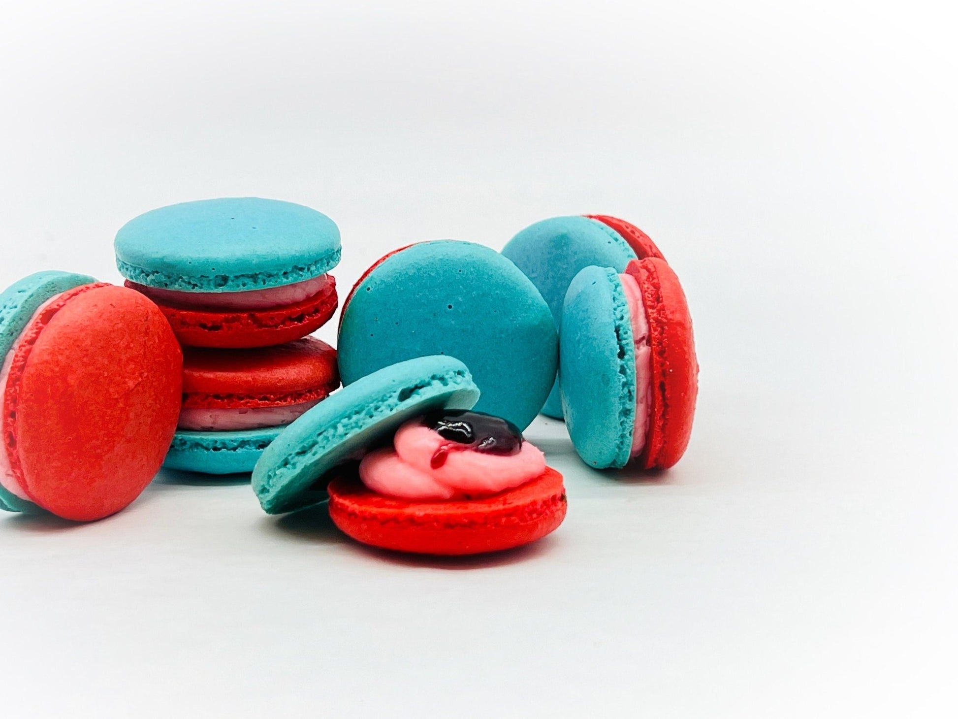 6 Pack Straw - Blueberry Macarons - Macaron Centrale