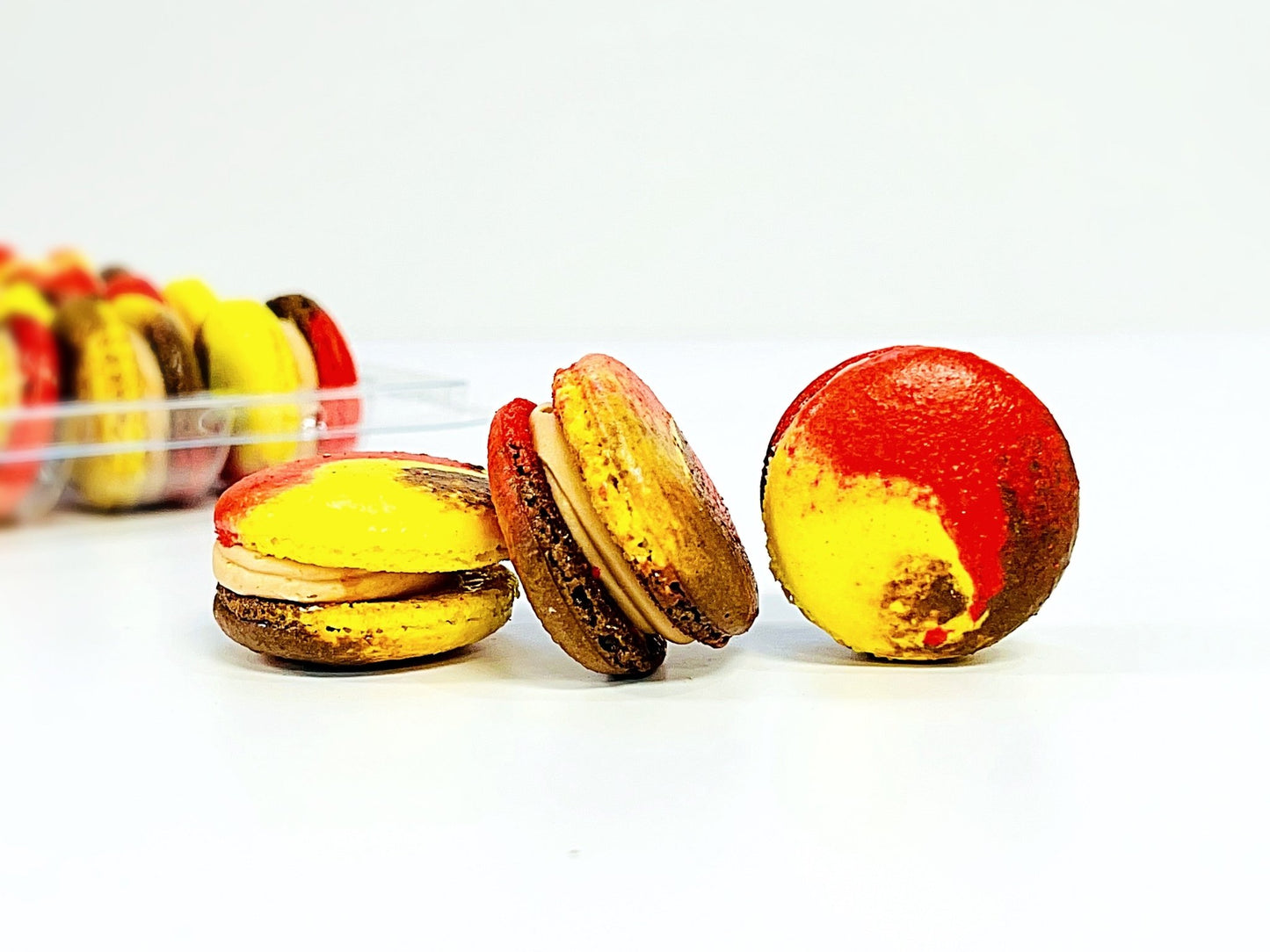 6 Pack Strawberry Caramel French Macarons - Macaron Centrale6 Pack