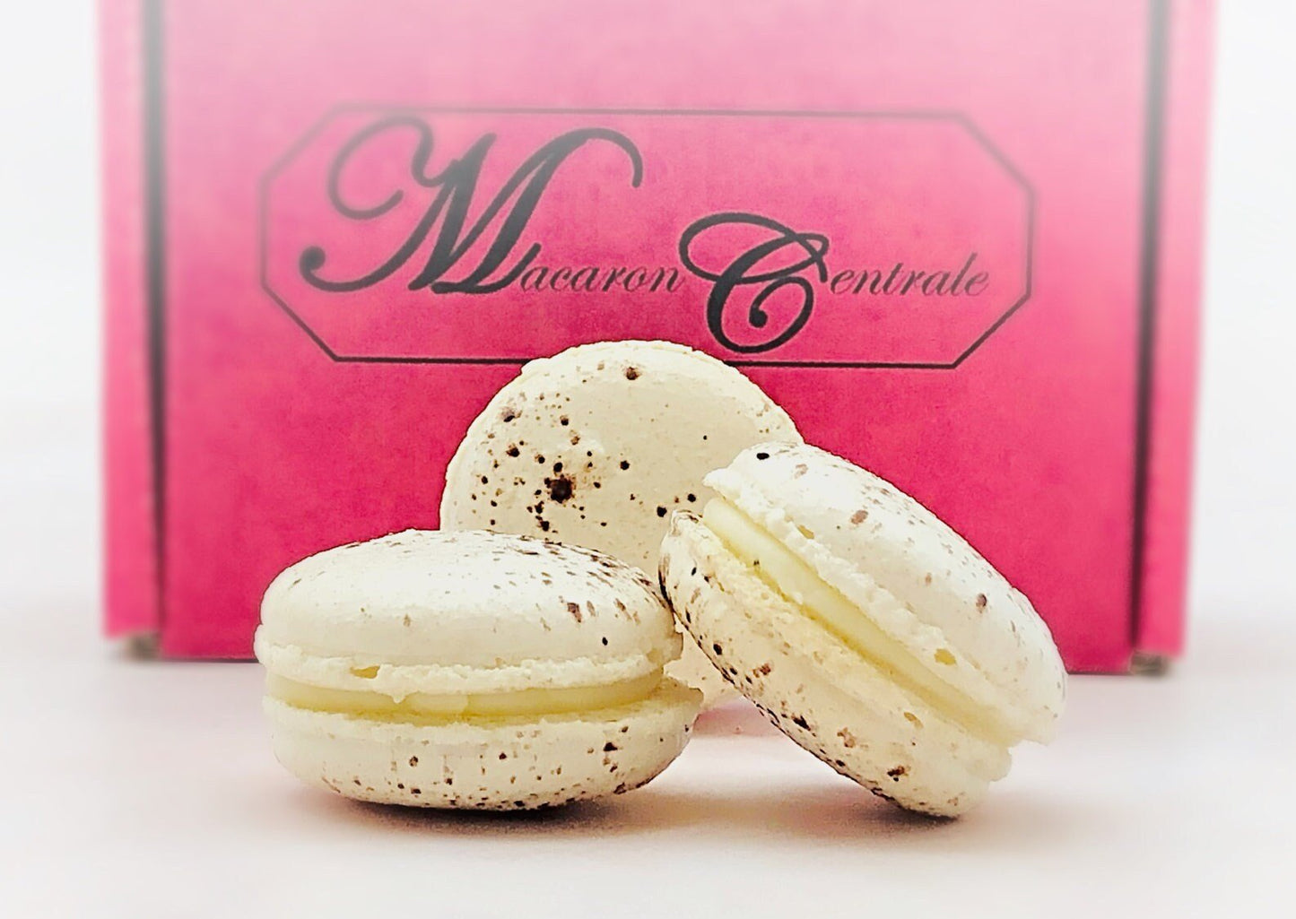 6 Pack White Chocolate Macarons - Macaron Centrale