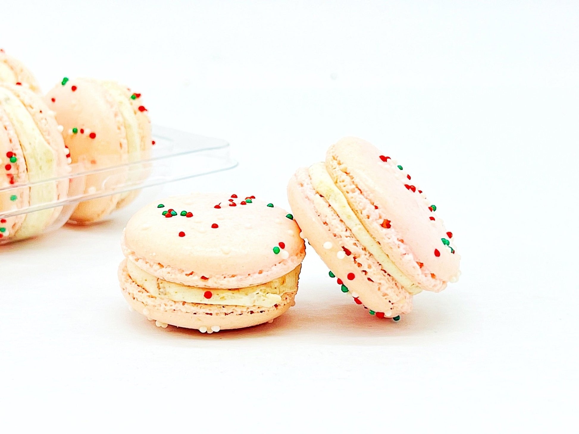 6 Strawberry Gingerbread French Macarons - Macaron Centrale
