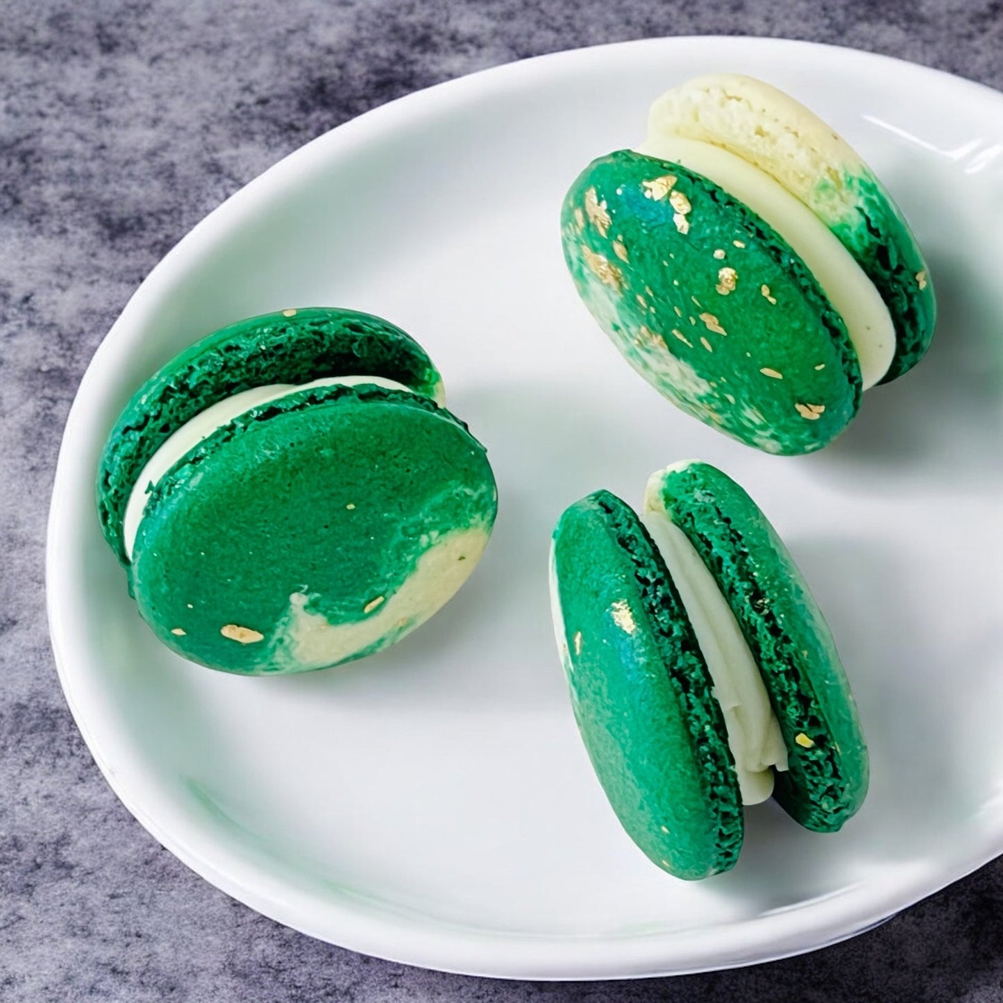 6 White Chocolate Shamrock French Macarons - Macaron Centrale