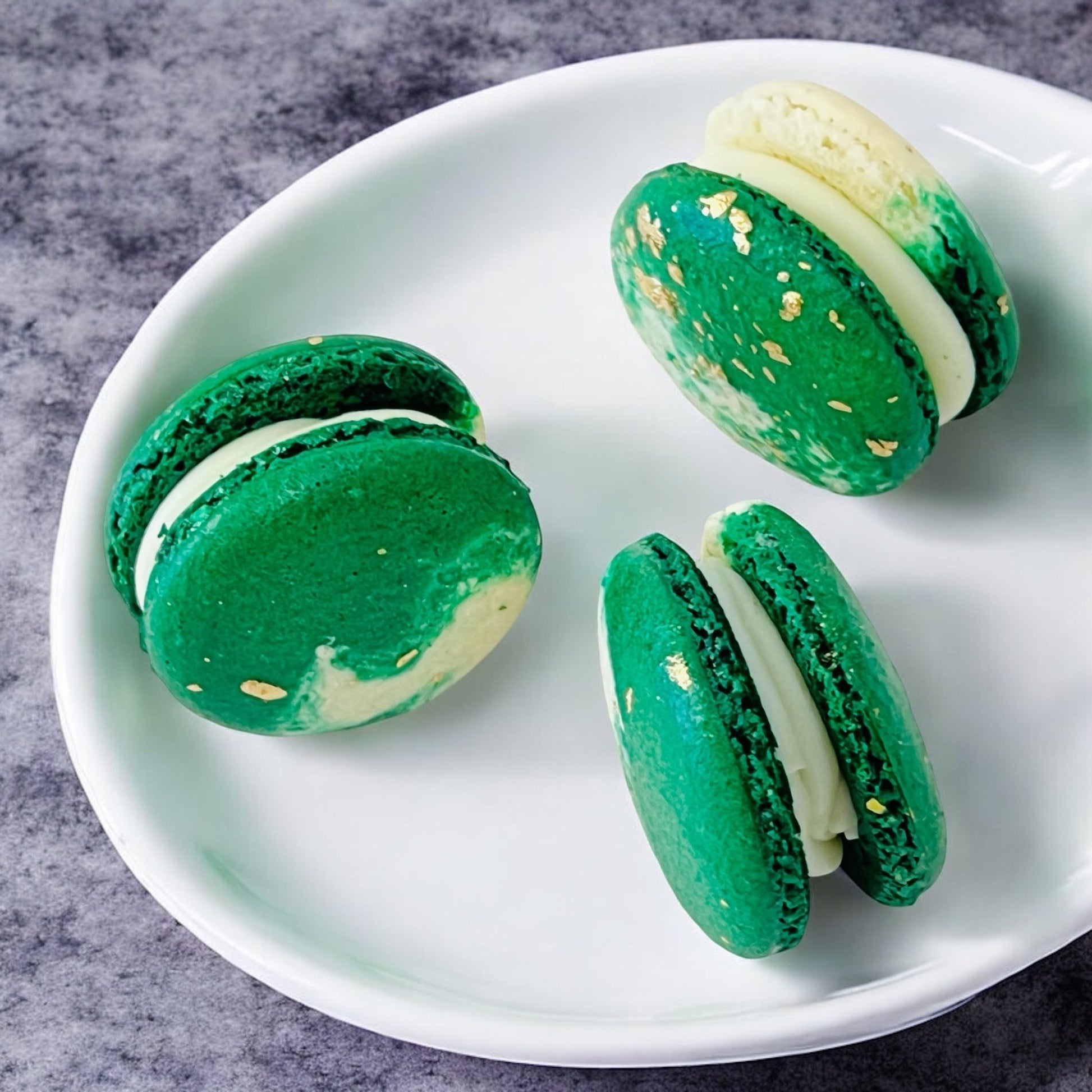 6 White Chocolate Shamrock French Macarons - Macaron Centrale