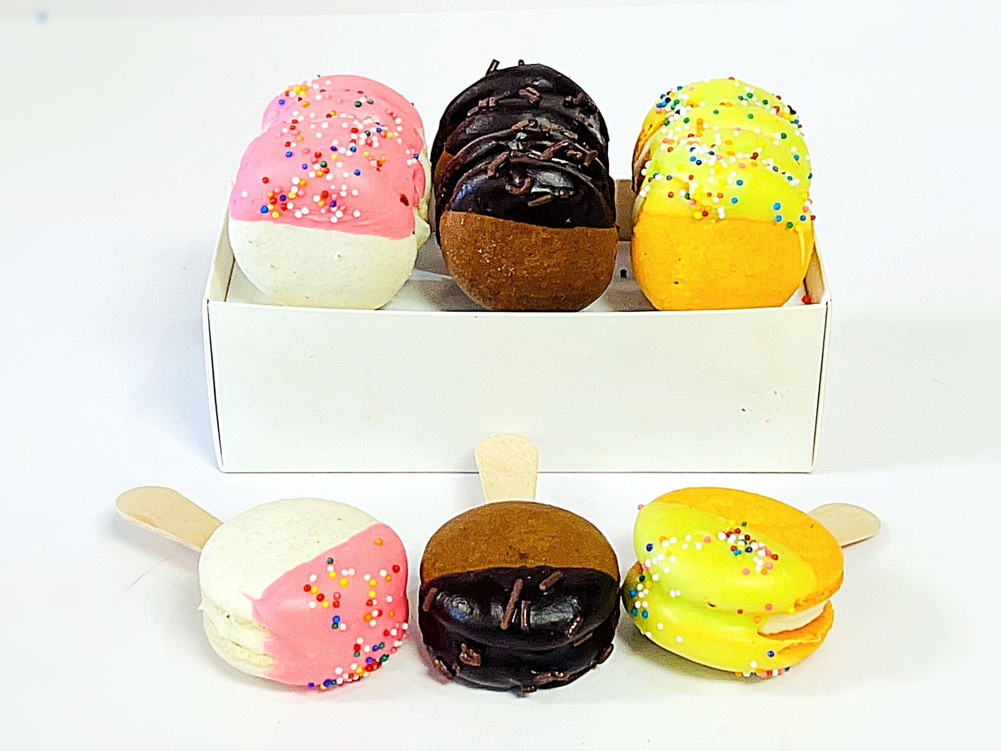 Assortement French Macaron Cake Pop | Available in 12 & 24 - Macaron Centrale12 Pack