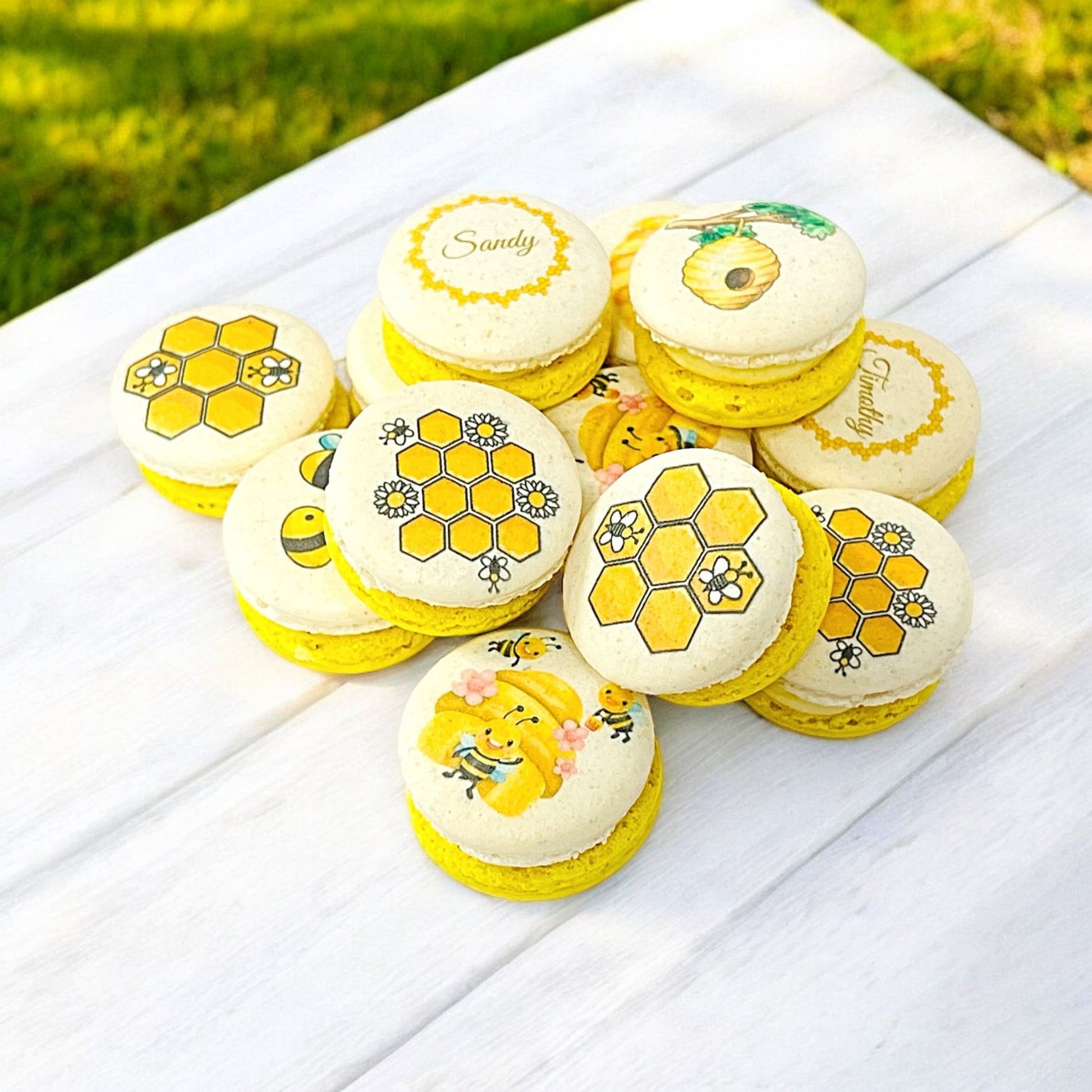 Bee and Honeycomb Custom Macarons - Choose Your Flavor - Macaron Centrale6 Pack