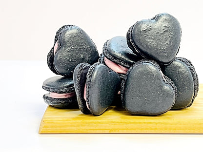 Black Heart French Macarons | Ideal for Valentine's Day gifts, birthdays, weddings, anniversaries and more - Macaron CentraleDefault (Blackberry)12 Pack