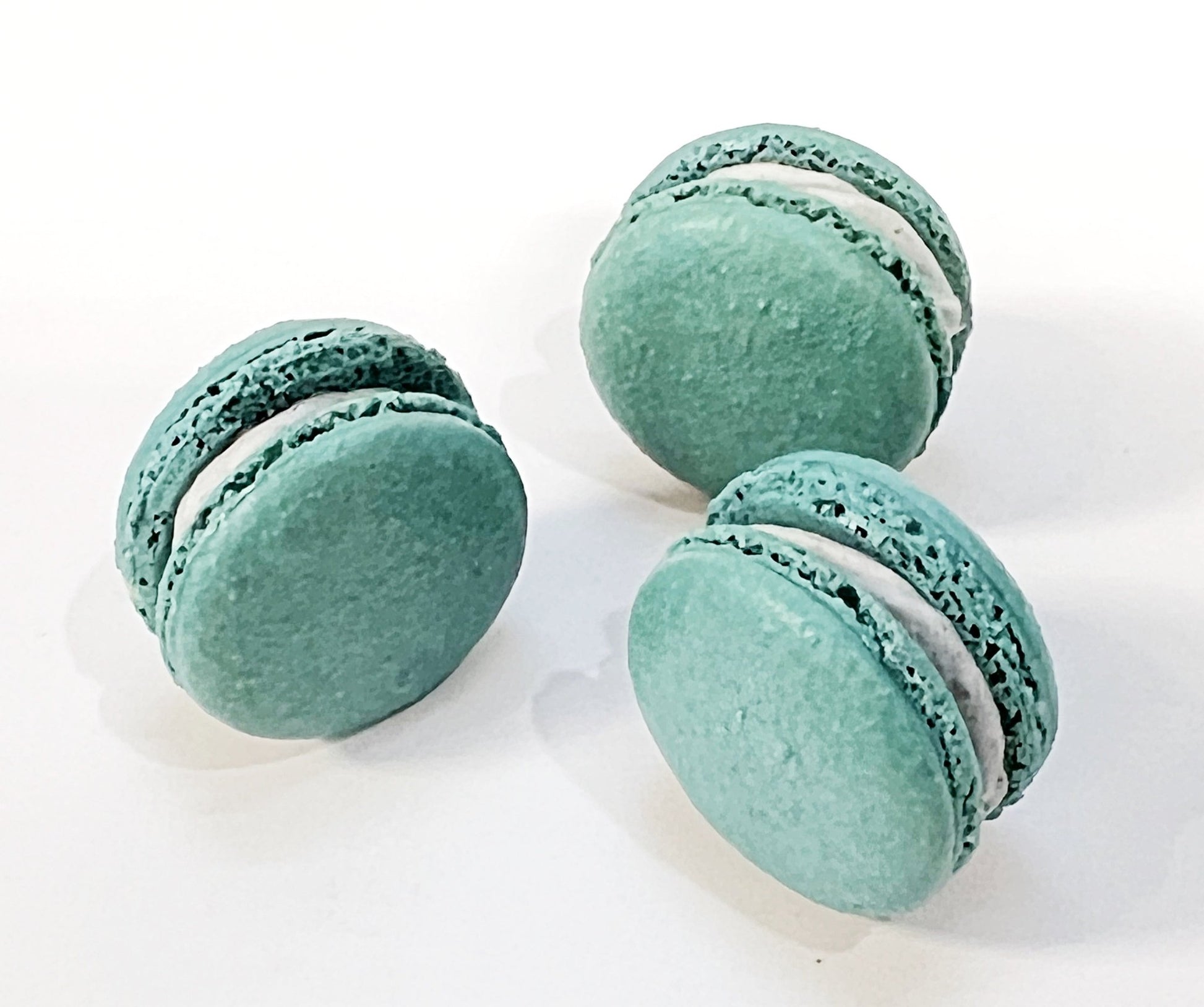 Blackberry Lavender French Macarons | Perfect for your next holiday feast. - Macaron Centrale