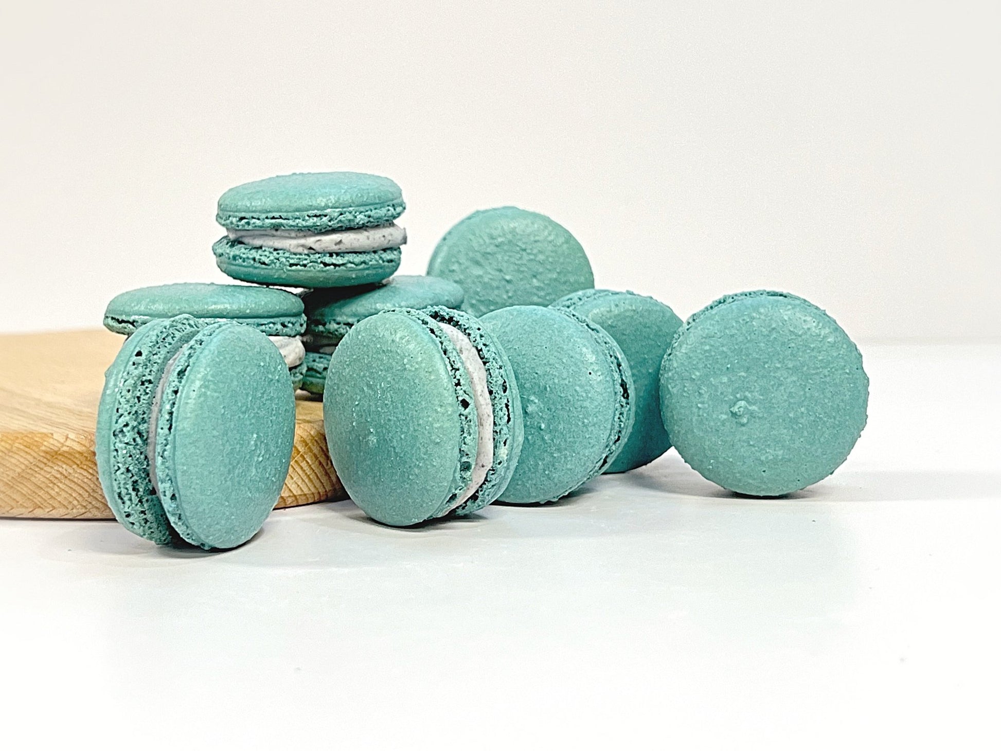 Blackberry Lavender French Macarons | Perfect for your next holiday feast. - Macaron Centrale