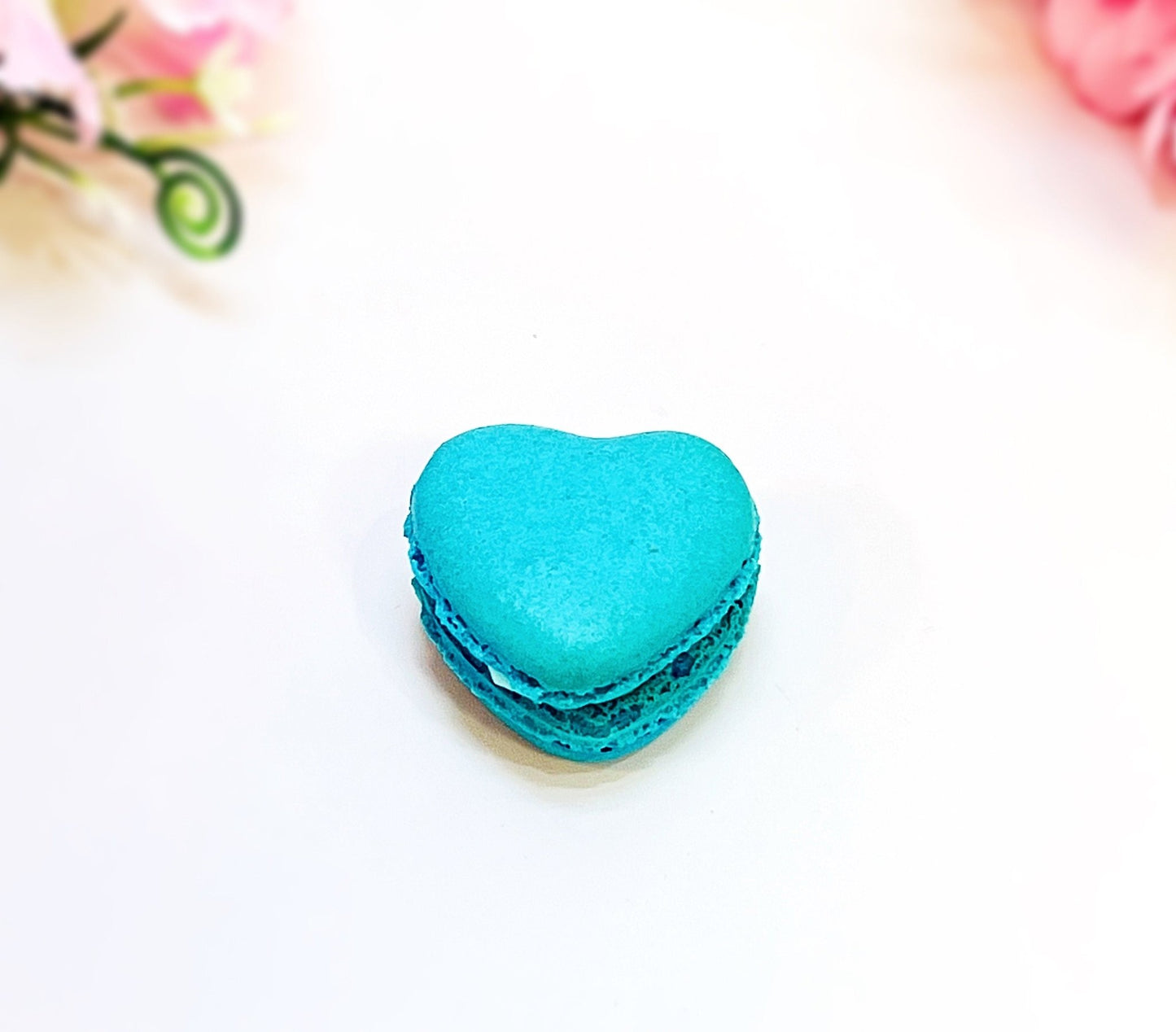 Blue Heart French Macarons | Ideal for Valentine's Day gifts, birthdays, weddings, anniversaries and more - Macaron CentraleDefault (Blueberry)12 Pack