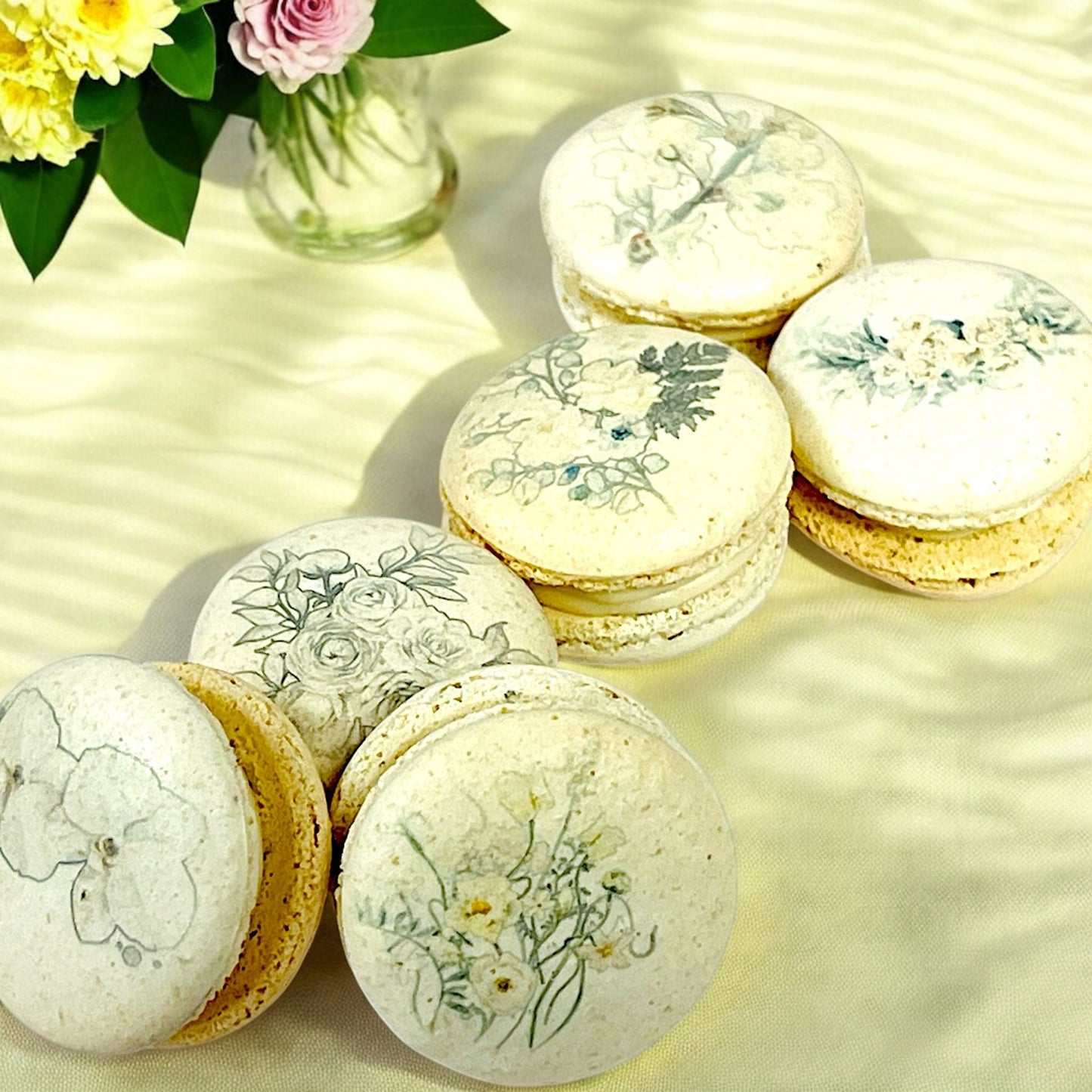 Botanical French Macaron Set: Customizable Delights in Packs of 6, 12, or 24 - Macaron Centrale6 Pack