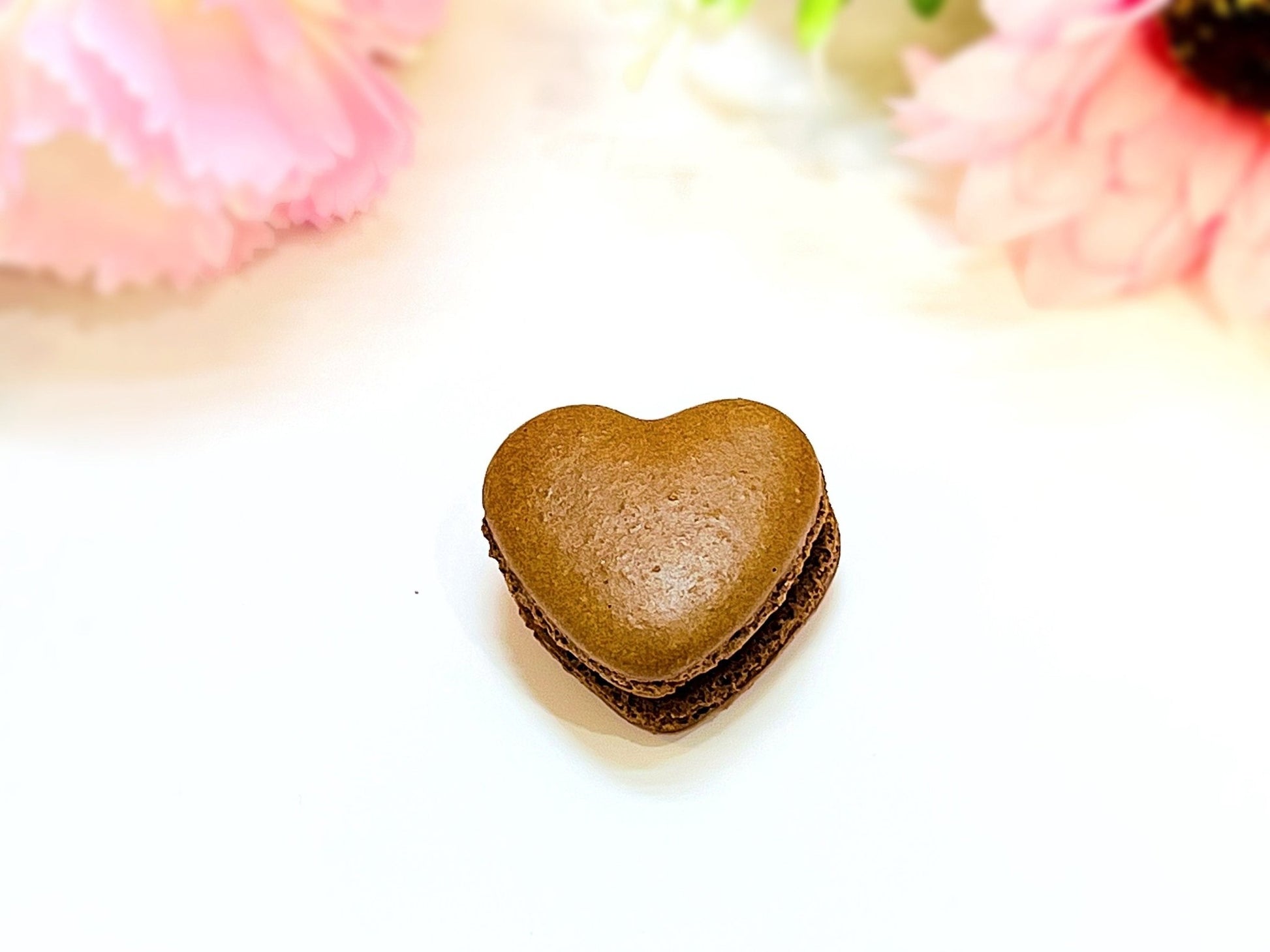 Brown Heart French Macarons | Ideal for Valentine's Day gifts, birthdays, weddings, anniversaries and more - Macaron CentraleDefault (Chocolate)12 Pack