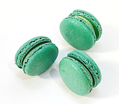 Butterbeer Ganache Lavender French Macarons | Perfect for your next holiday feast. - Macaron Centrale