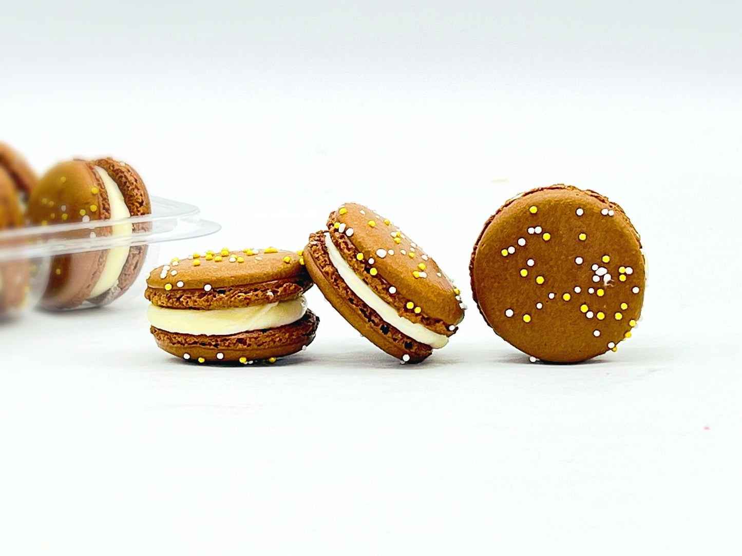 Caramel Coconut French Macaron | Available in 6, 12 & 24 - Macaron Centrale6 Pack