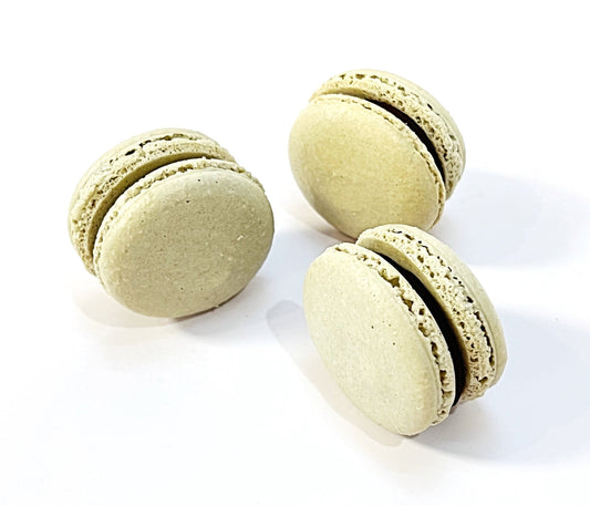 Chocolate and Blackcurrant Macarons| Perfect for your next holiday feast. - Macaron Centrale