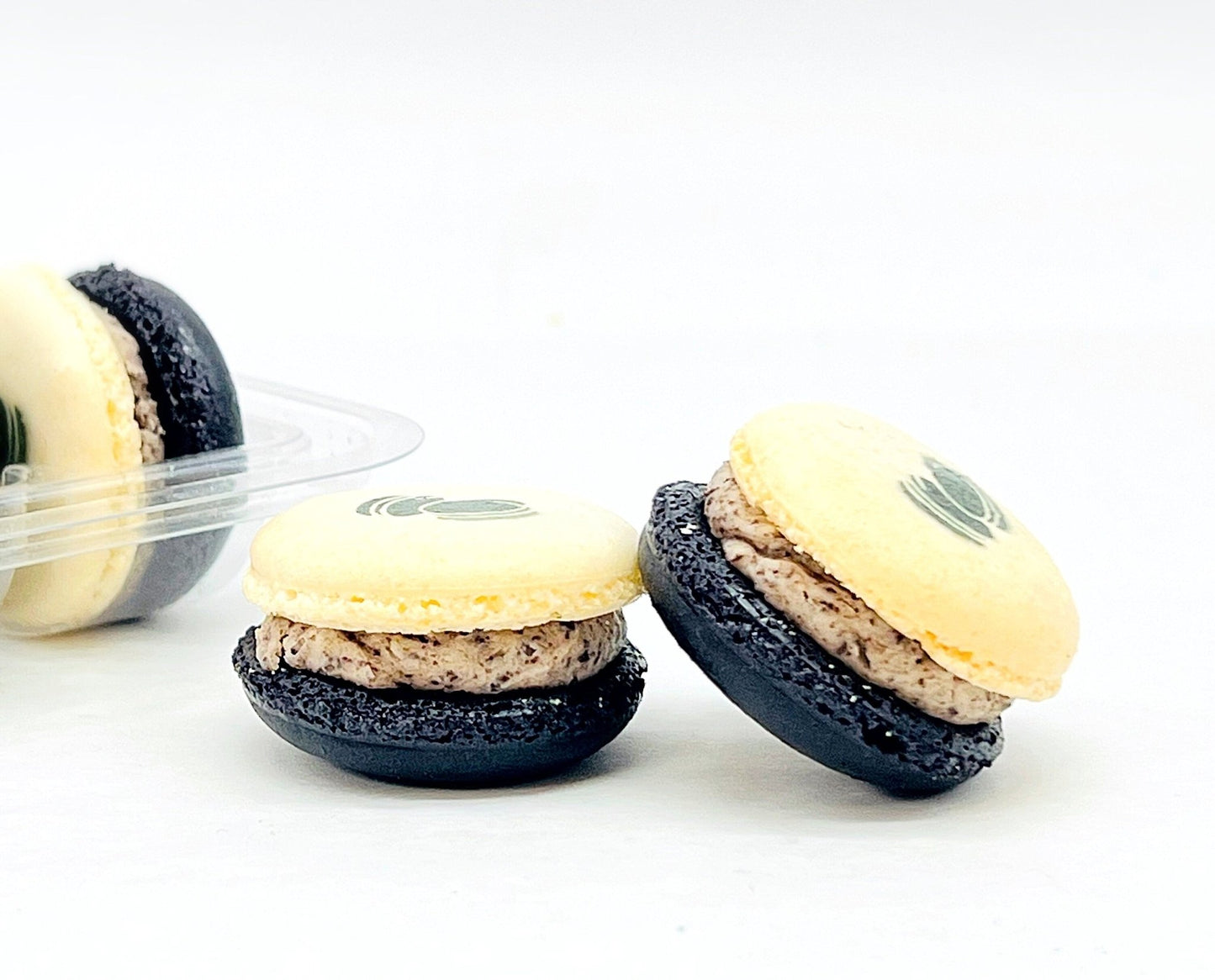 Classic Chocolate Oreo French Macarons| Available in 6, 12 & 24 Pack - Macaron Centrale6 pack