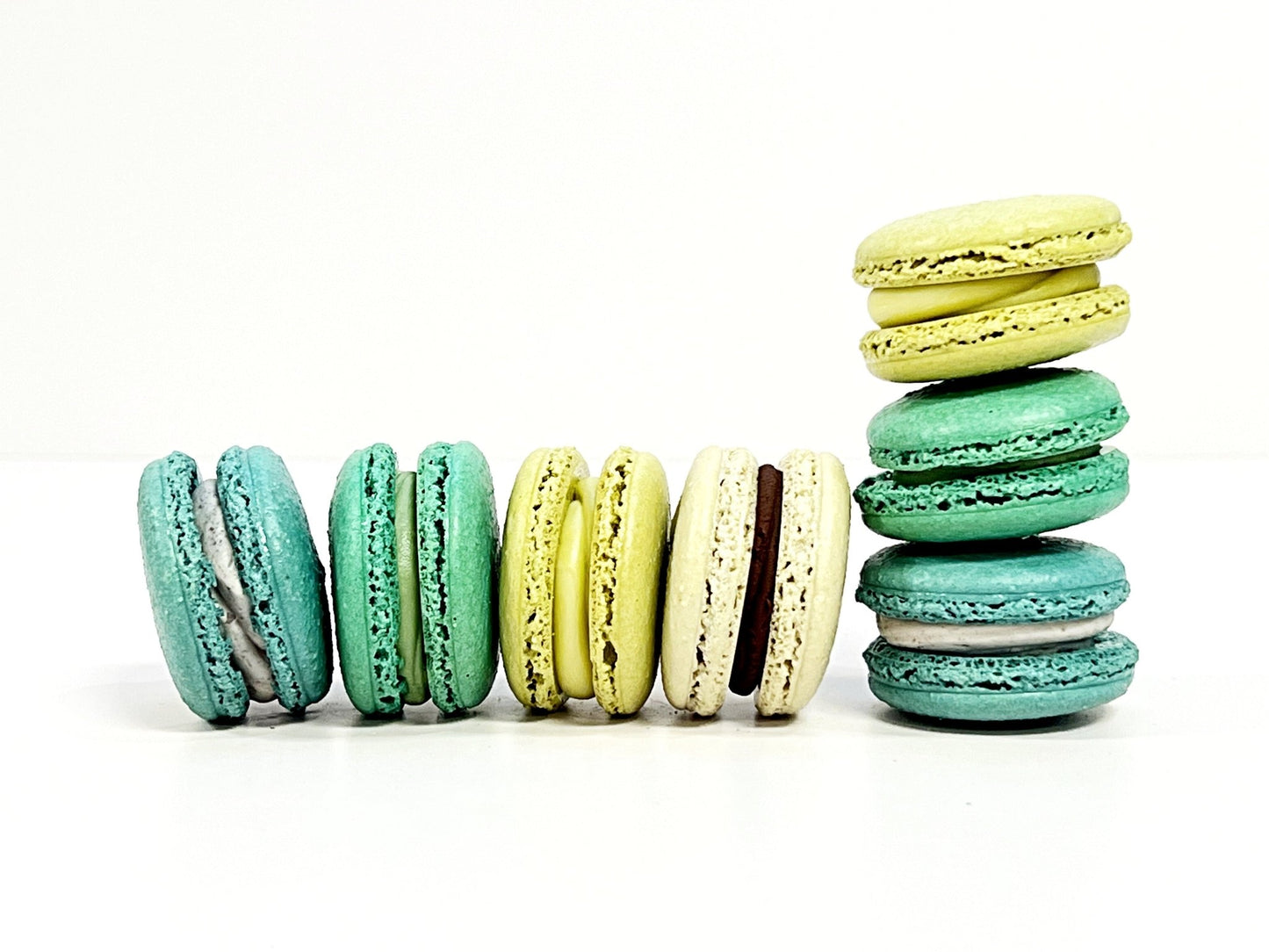 Coastal Vibe: A Flavorful Quartet of French Macarons in One Set | 36 Pack - Macaron Centrale