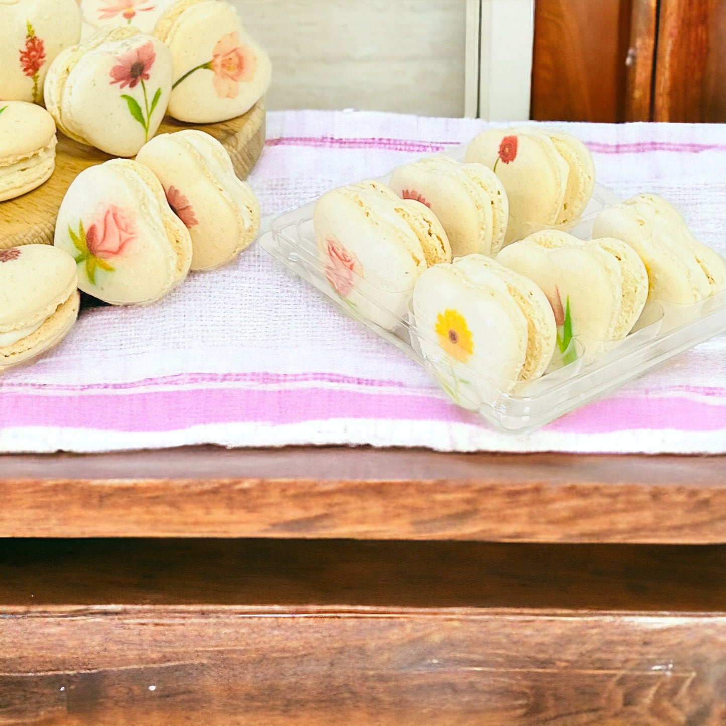 Floral Delight Heart - Shaped Macarons - Macaron CentraleWedding Favor12 Pack