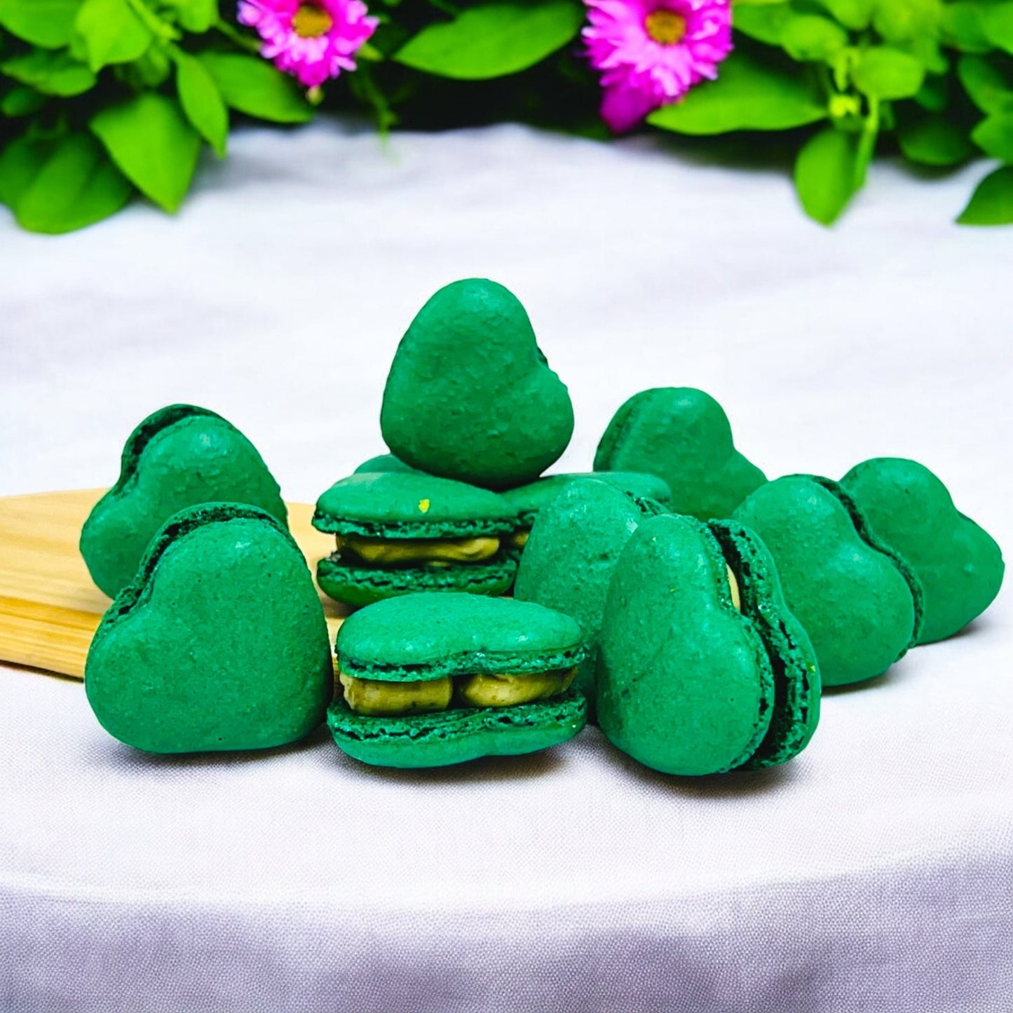 Forest Green Heart French Macarons | Ideal for Valentine's Day gifts, birthdays, weddings, anniversaries and more - Macaron CentraleValentine'sDefault (Mathca)12 Pack