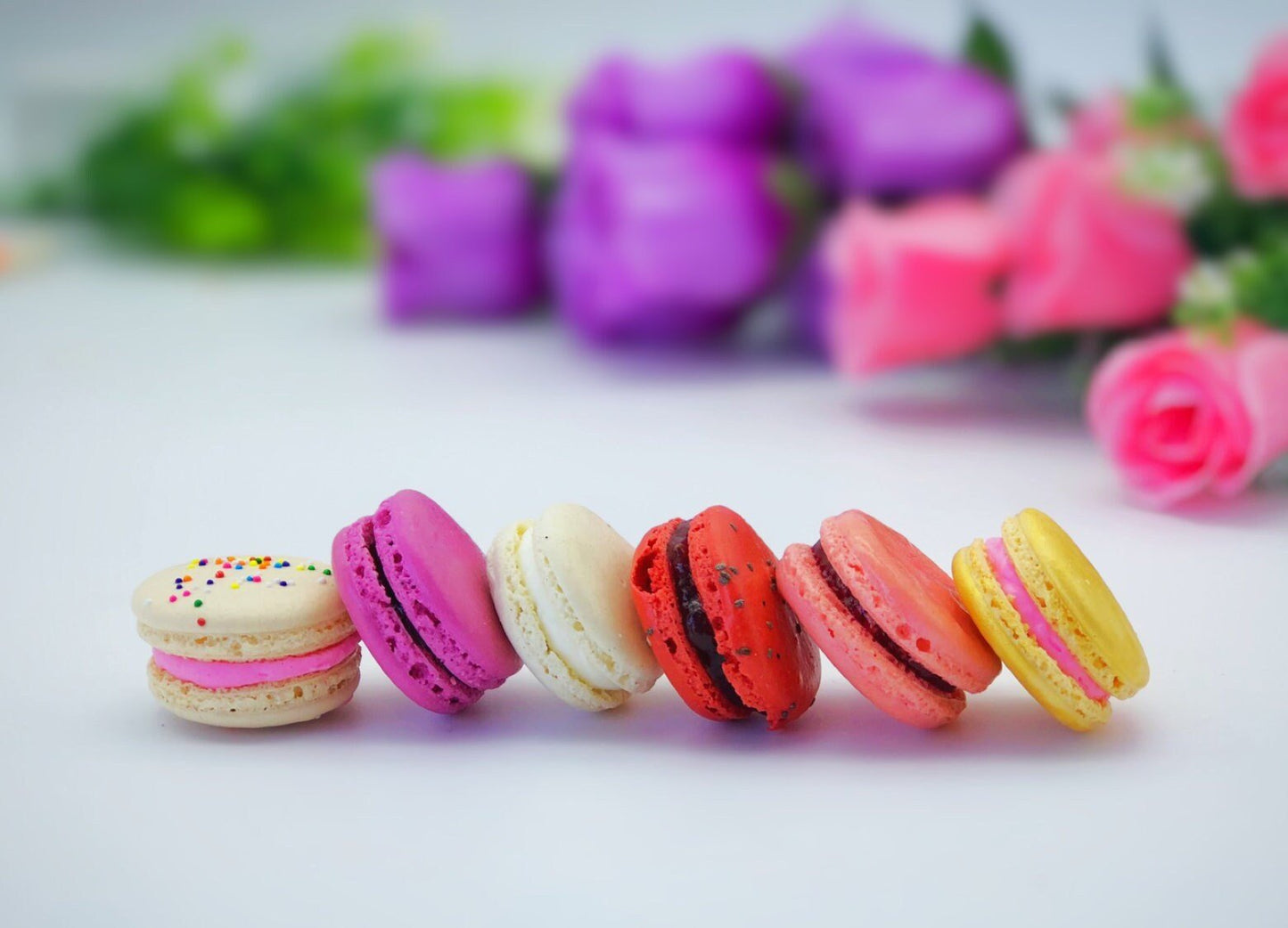 Gluten free macarons. Gender reveal party! It's a girl. - Macaron Centrale6 pack