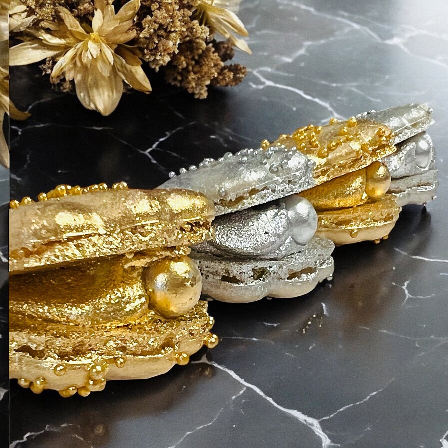 Gold & Silver Seashell Macarons - Macaron CentraleSilver12 Pack