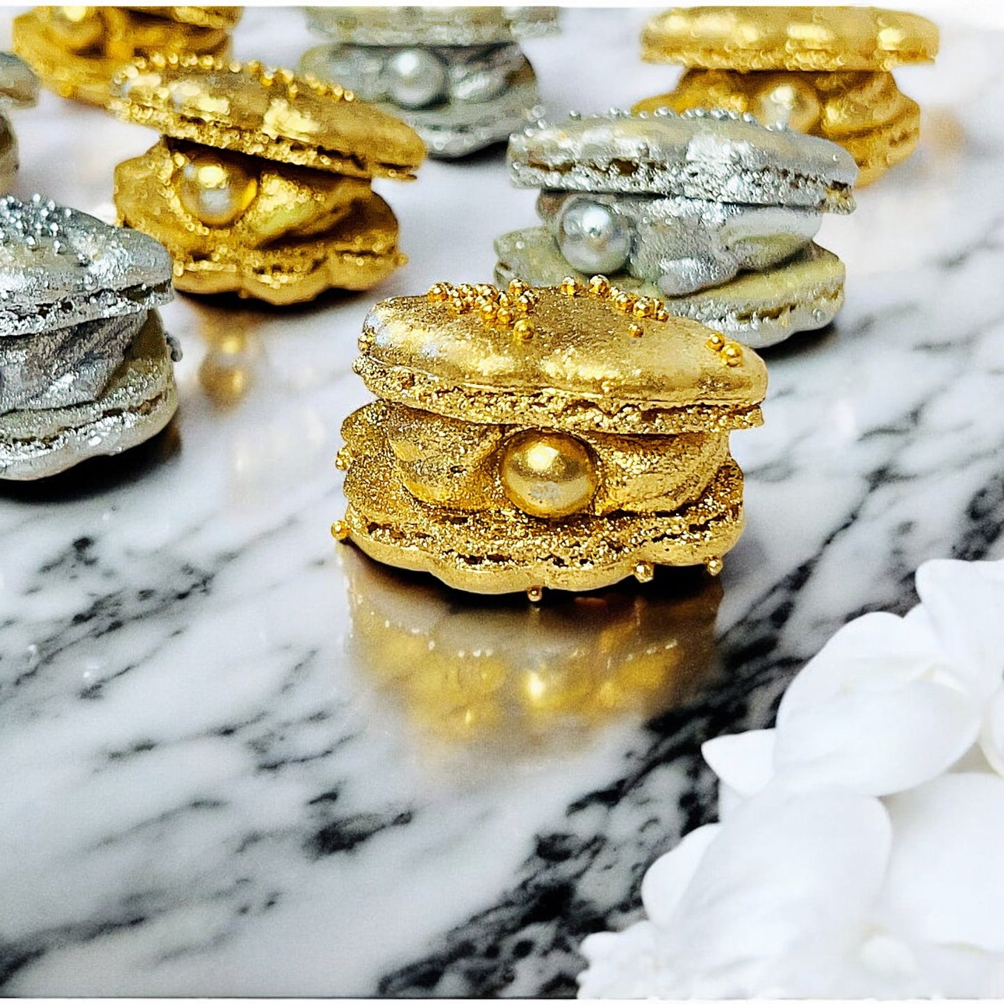 Gold & Silver Seashell Macarons - Macaron CentraleSilver12 Pack