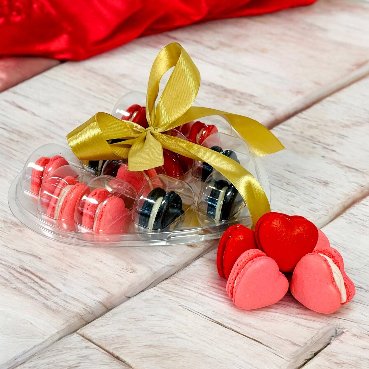 Heart - Shaped Macaron Gift Set - Customizable Flavors - Macaron CentraleValentine'sDefault Flavors - White chocolate (Red) Strawberry (Pink) Vanilla (Black)