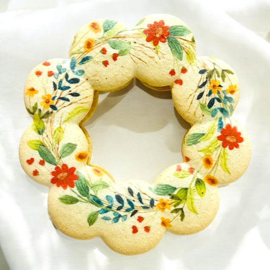 Holiday Wreath French Macaron - Loave, Peace, Joy - Macaron Centrale